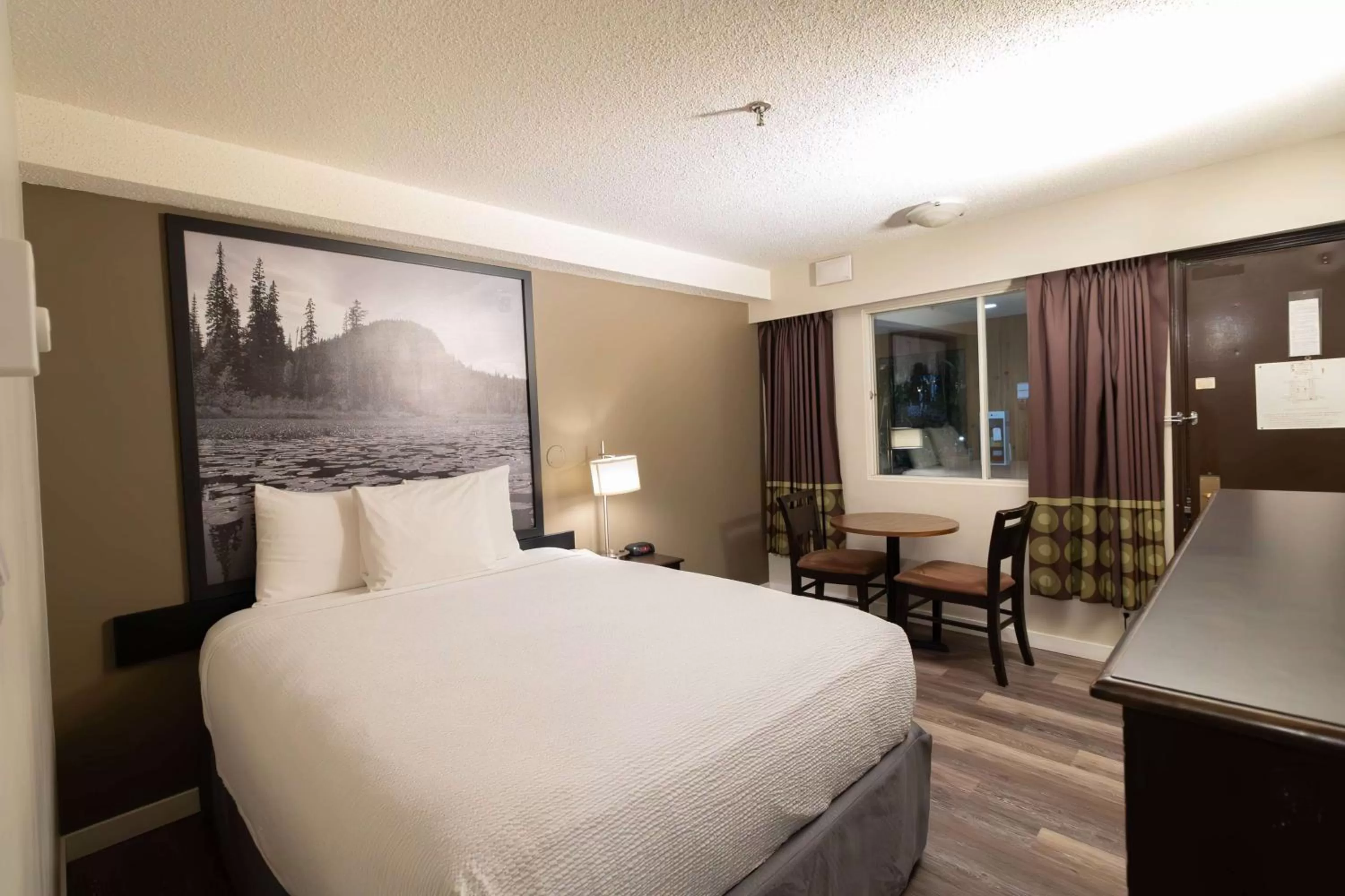 Queen Room - Mobility Access/Non-Smoking in Super 8 by Wyndham Prince George