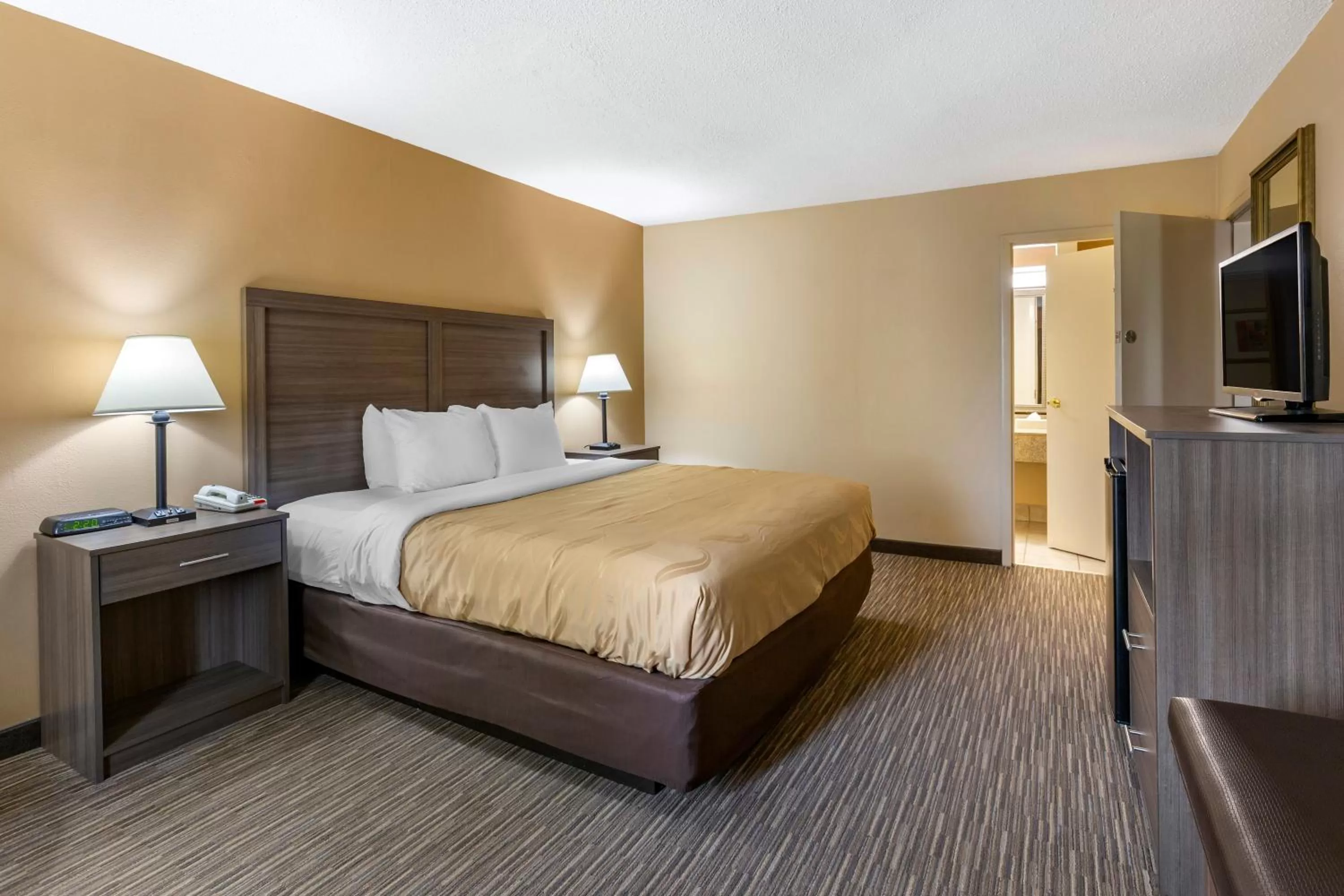 King Suite - Non-Smoking in Quality Inn & Suites Hanes Mall