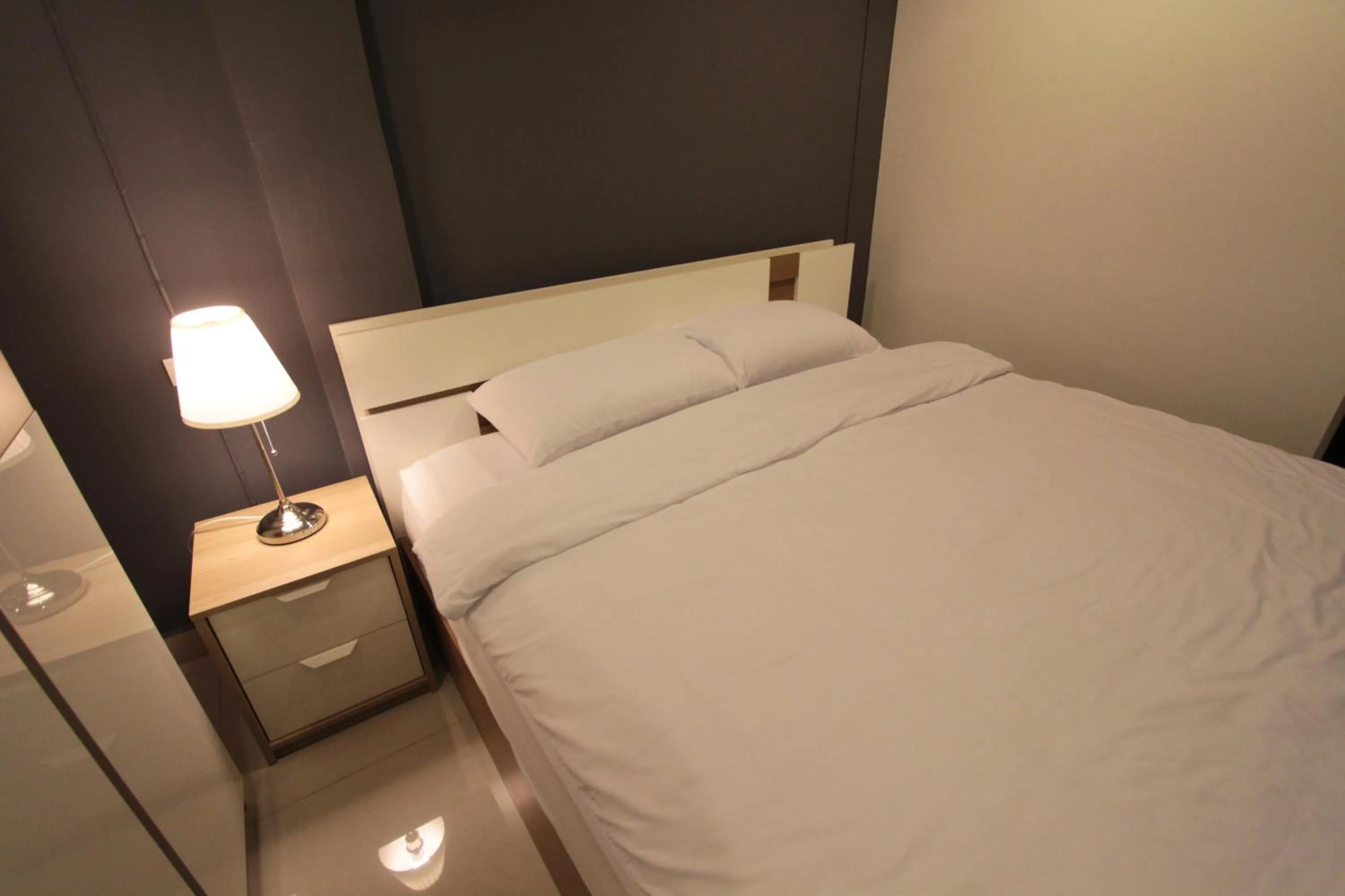 King Room in Napaville Huai Khwang