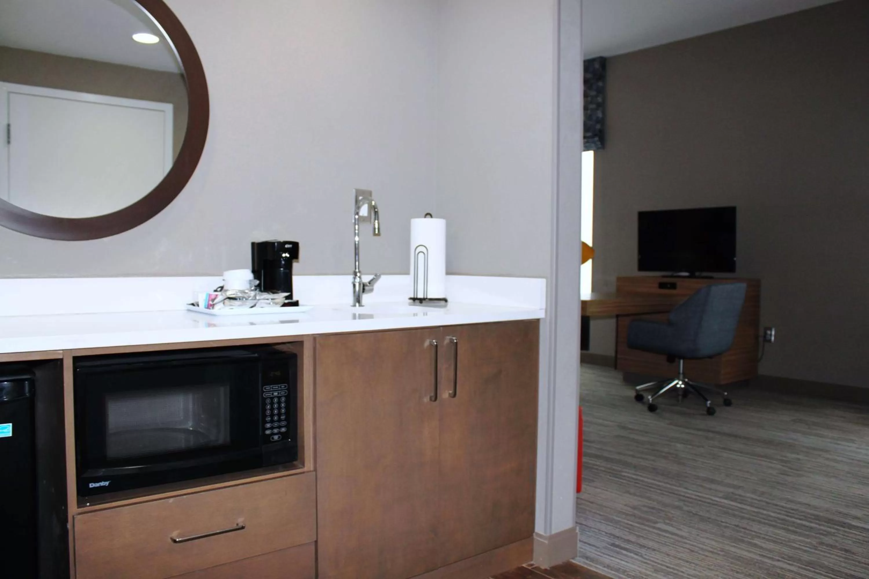 Executive King Suite - Non Smoking in Hampton Inn Forsyth