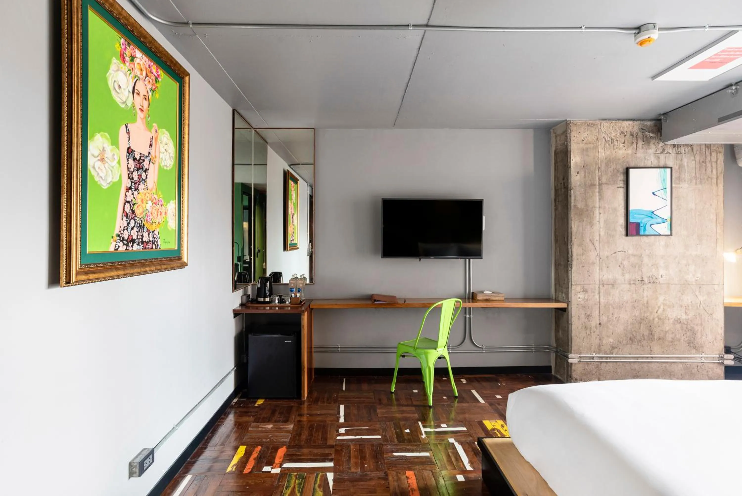 Deluxe Double Room with Bath in MeStyle Museum Hotel