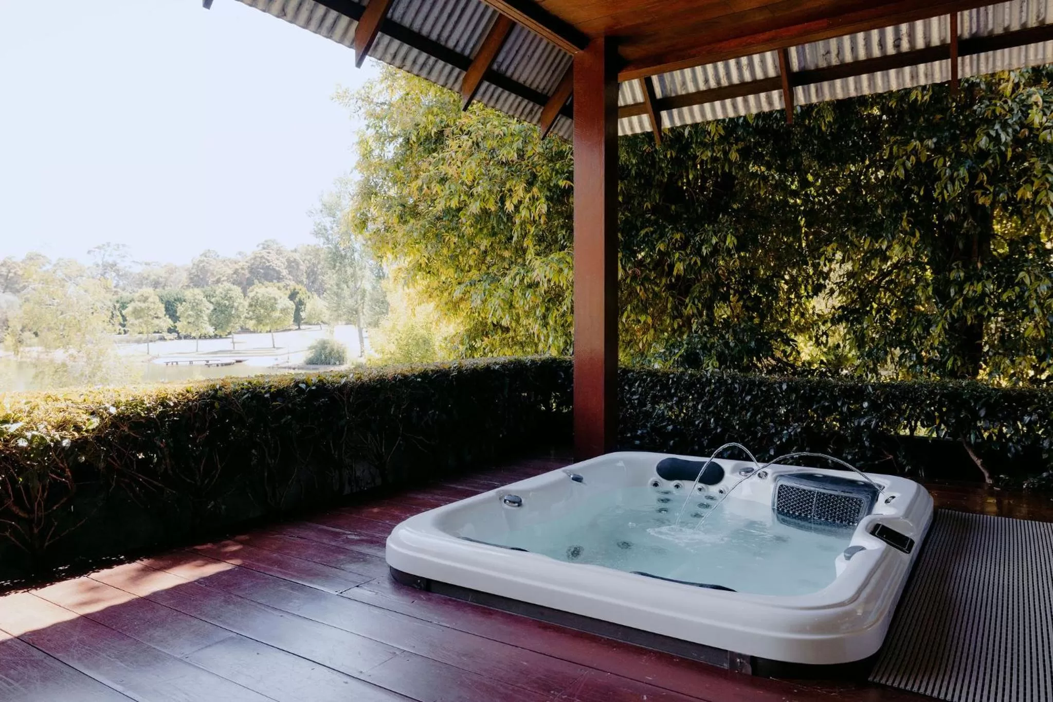 Lakehouse - One-Bedroom Villa with Hot Tub in Losari Retreat