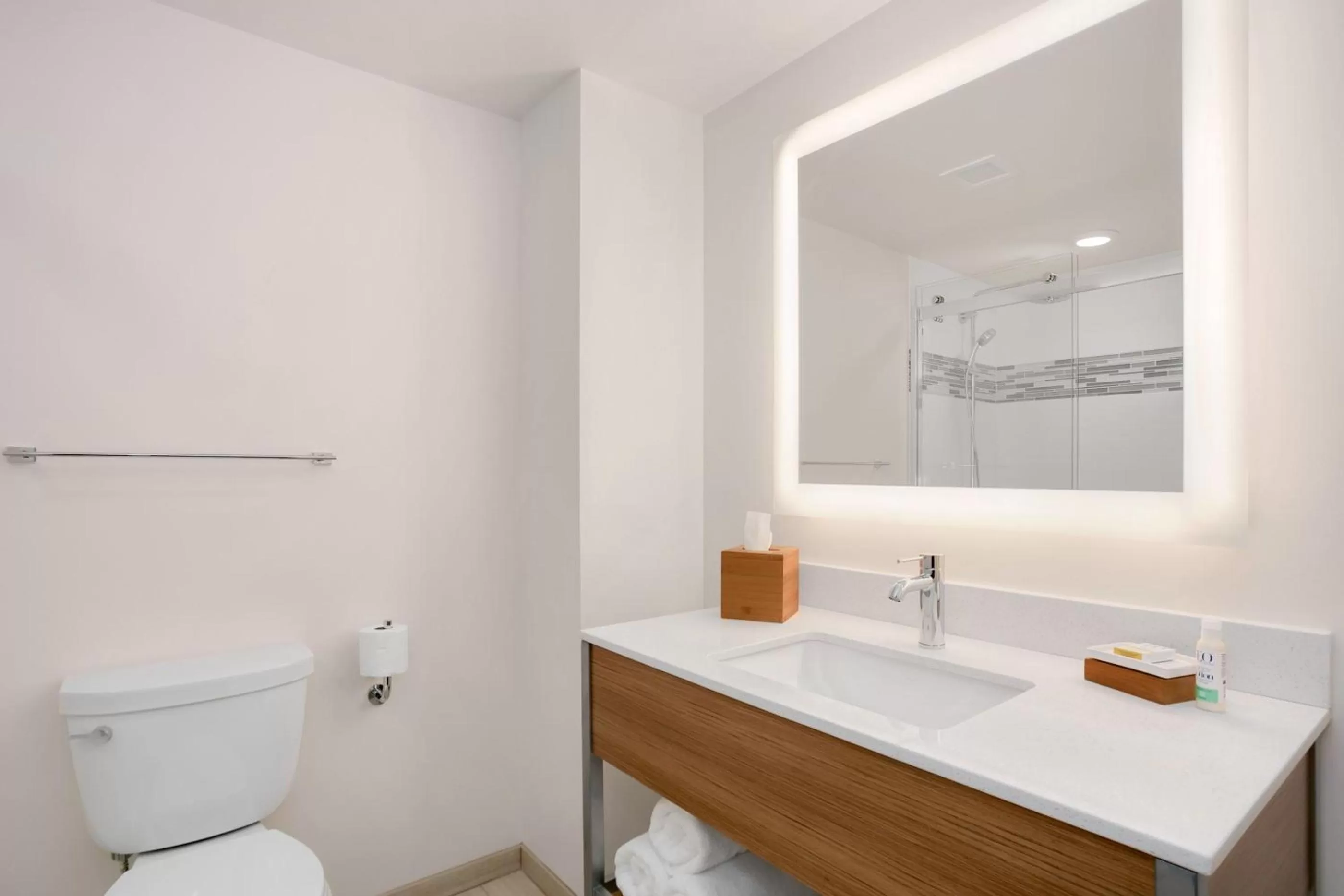 Standard Room with Two Queen Beds in EVEN Hotel Pittsburgh Downtown by IHG