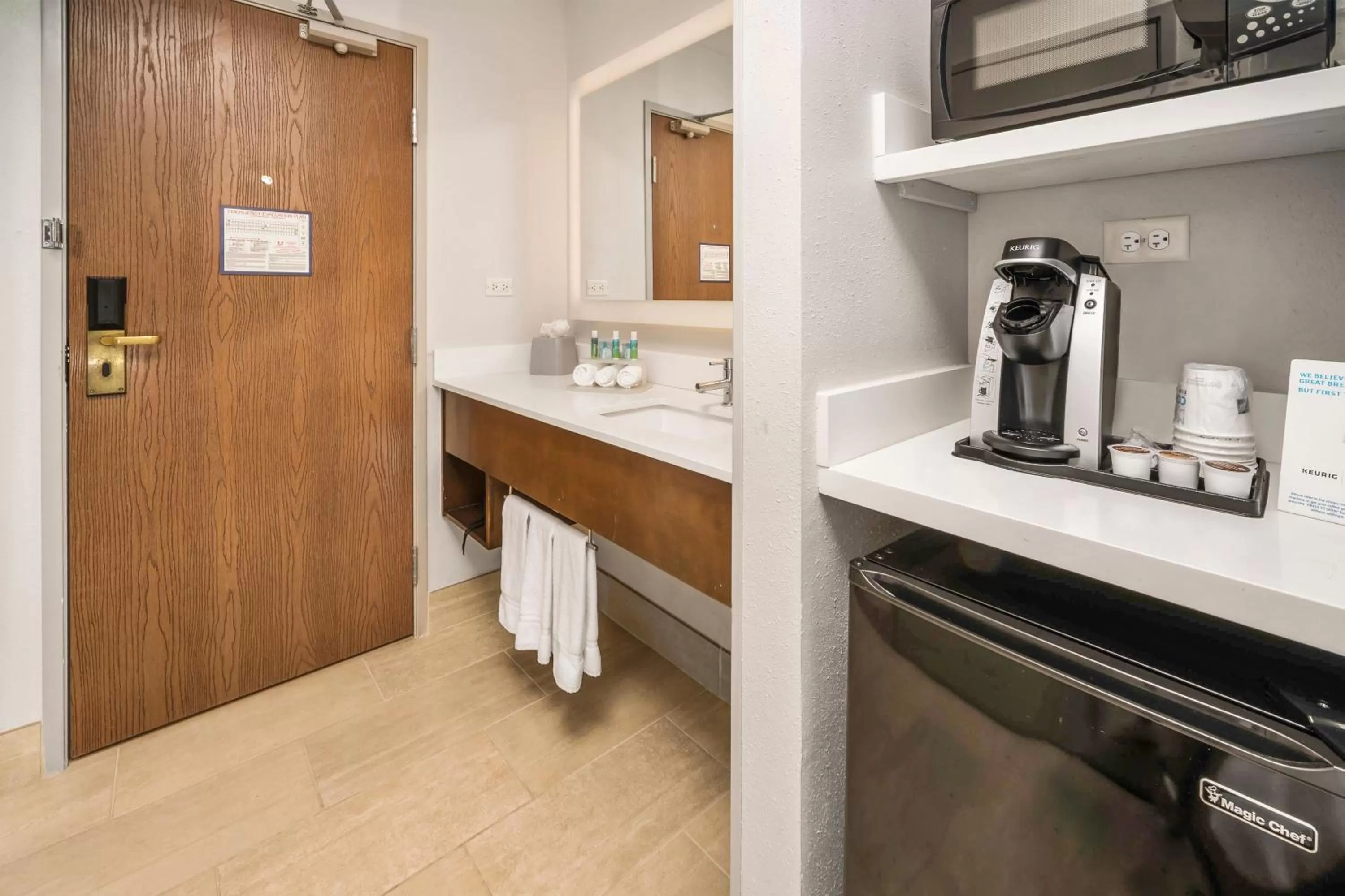 One-Bedroom King Suite - Disability Access in Holiday Inn Express Chicago Northwest-Vernon Hills by IHG