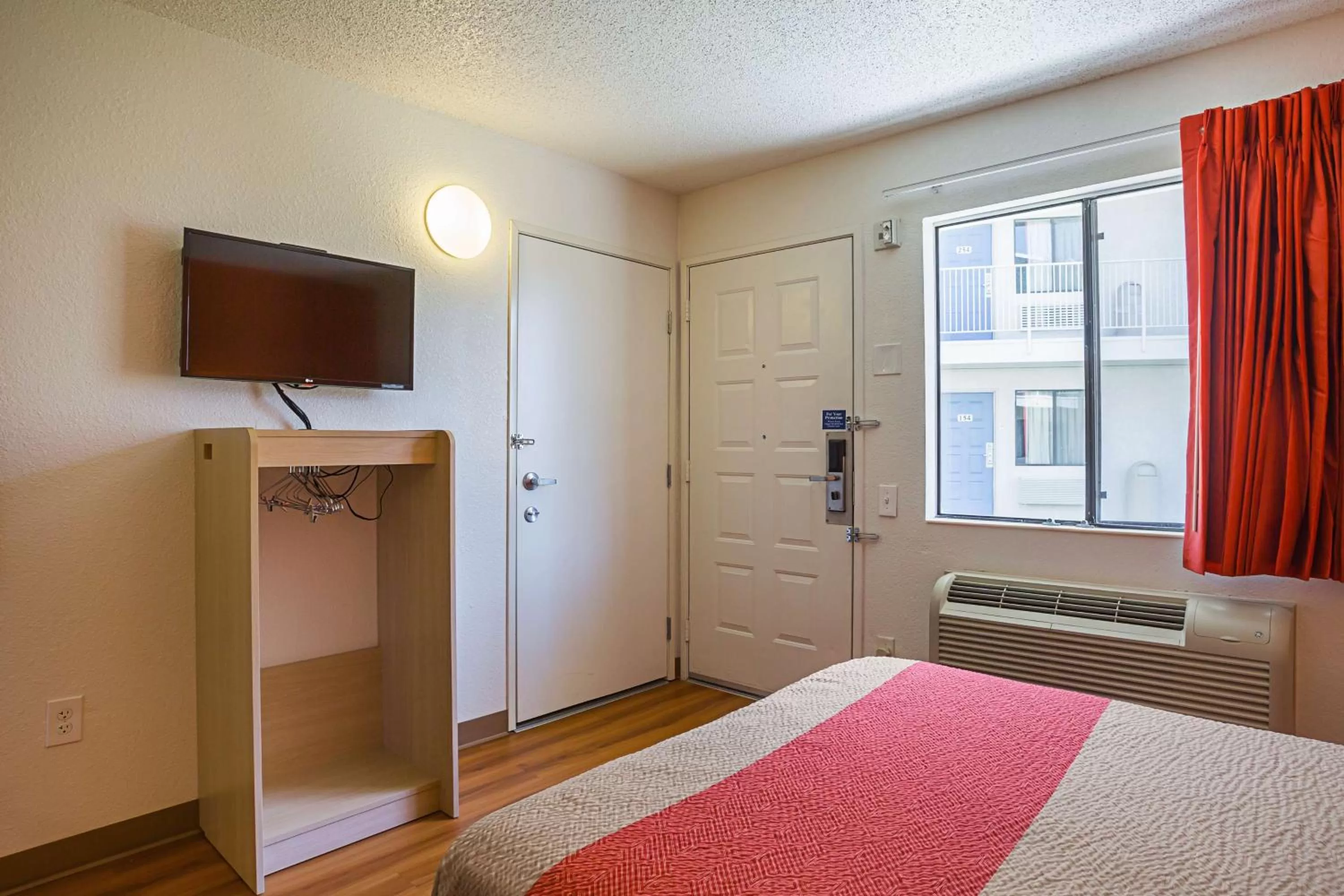 Queen Room - Disability Access - Smoking in Motel 6-Yuma, AZ - East