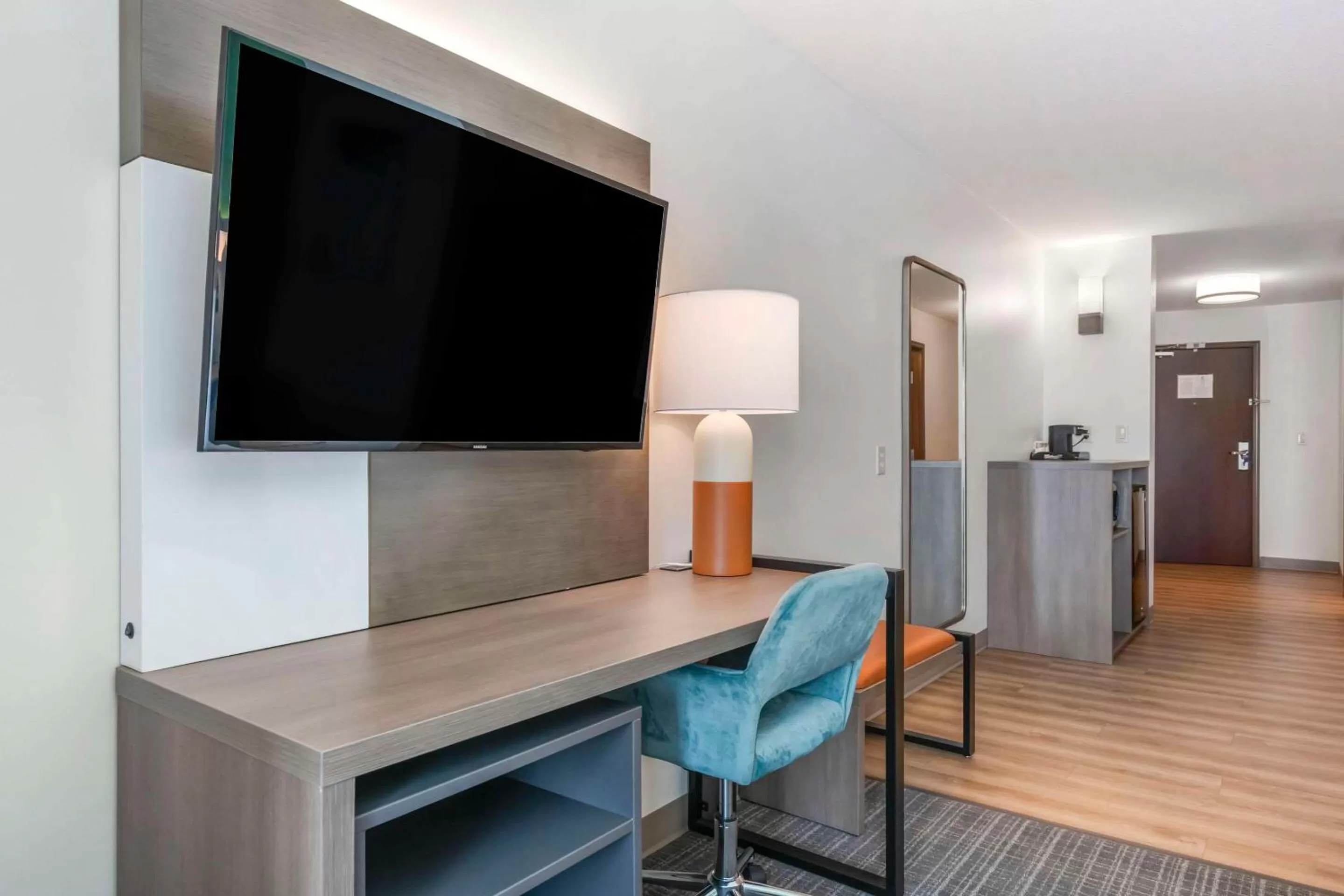 King Suite - Accessible/Non-Smoking in Comfort Suites Conference Center Rapid City