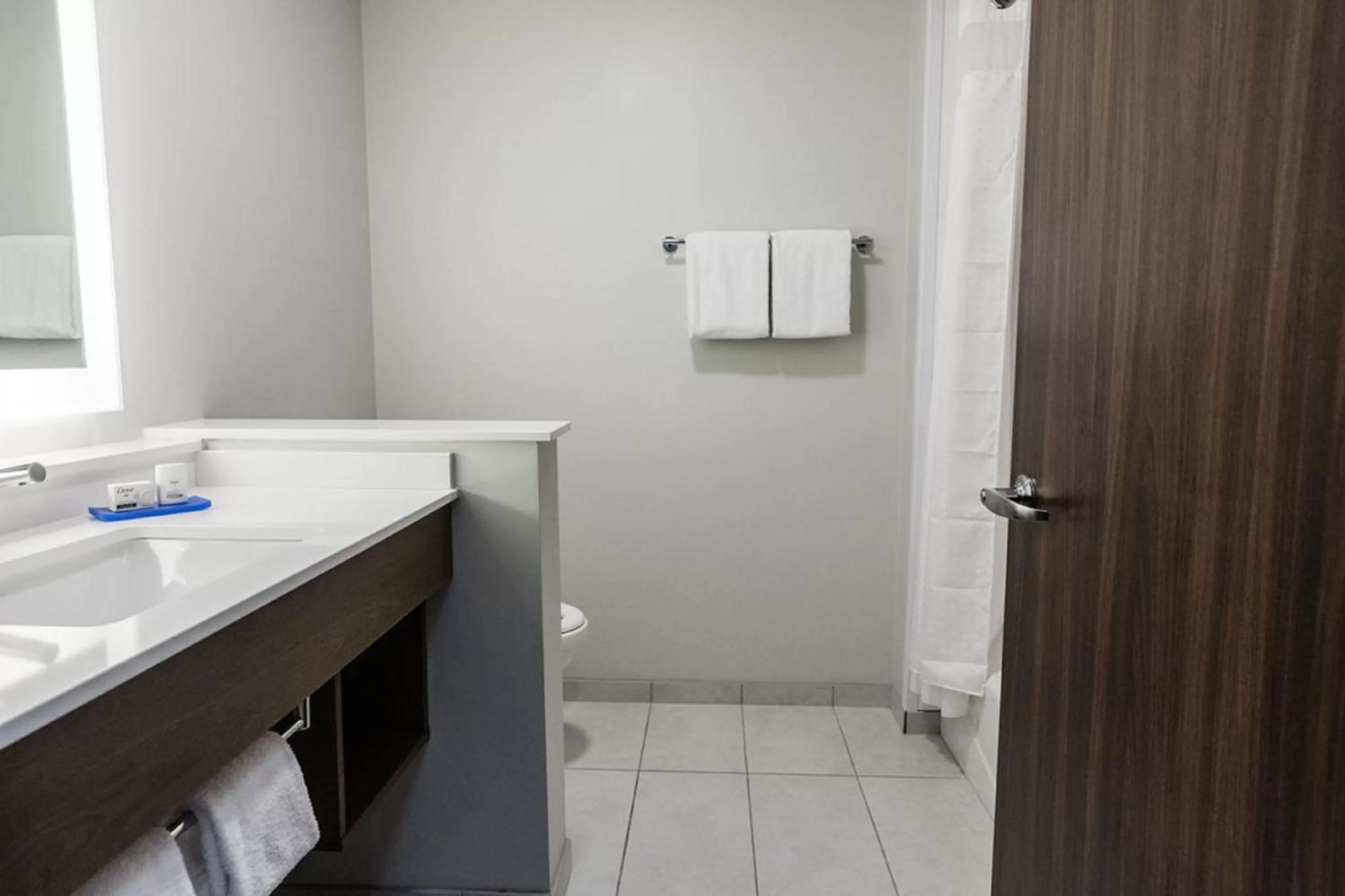 Standard Room in Holiday Inn Express & Suites Edmonton N - St Albert by IHG