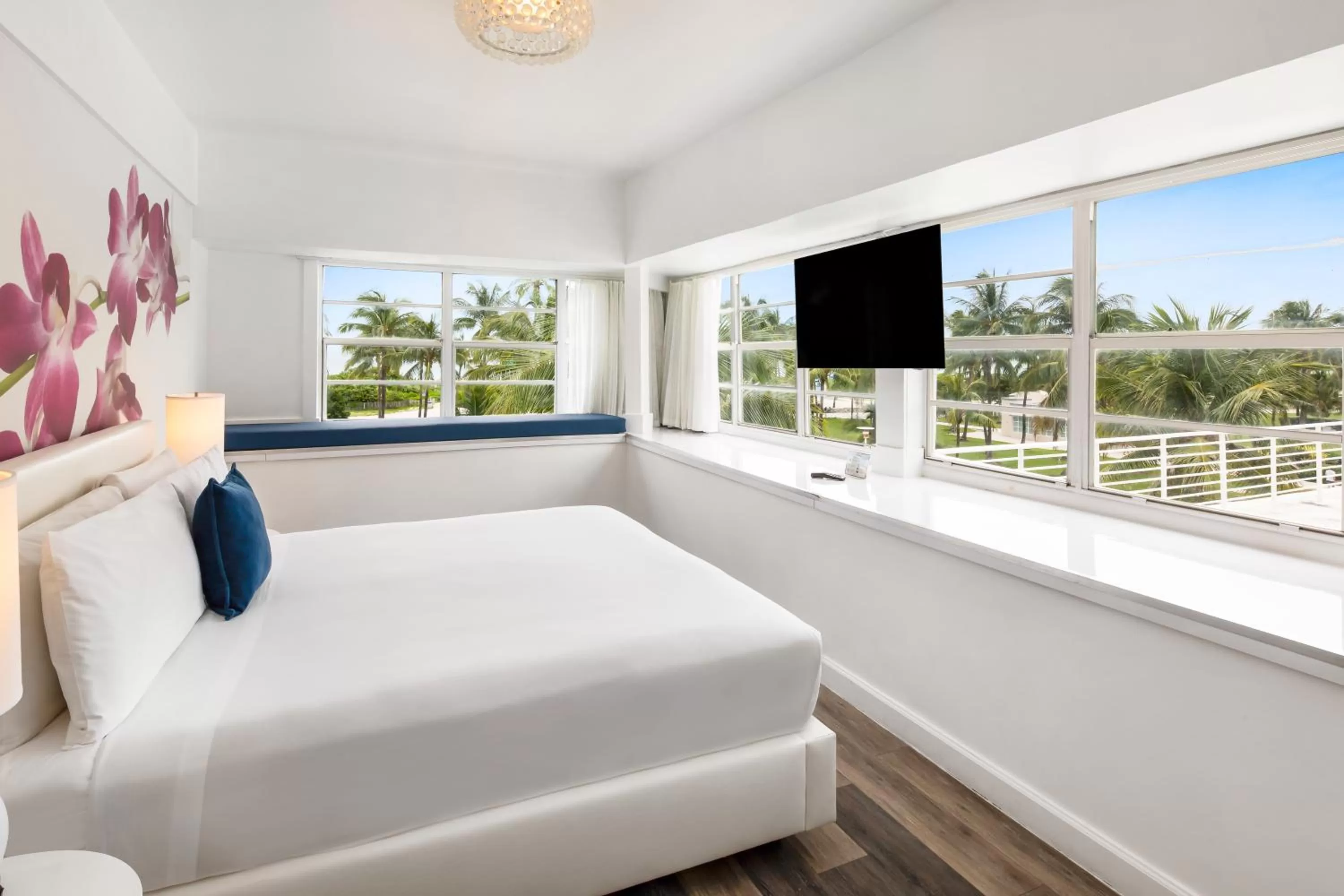 King Room with Sea View in Penguin Hotel