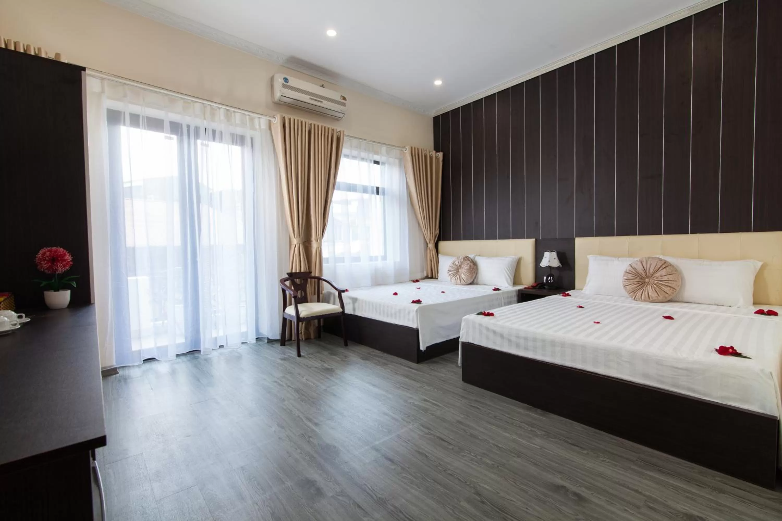 Family Room with Balcony in Hanoi Elpis Hotel