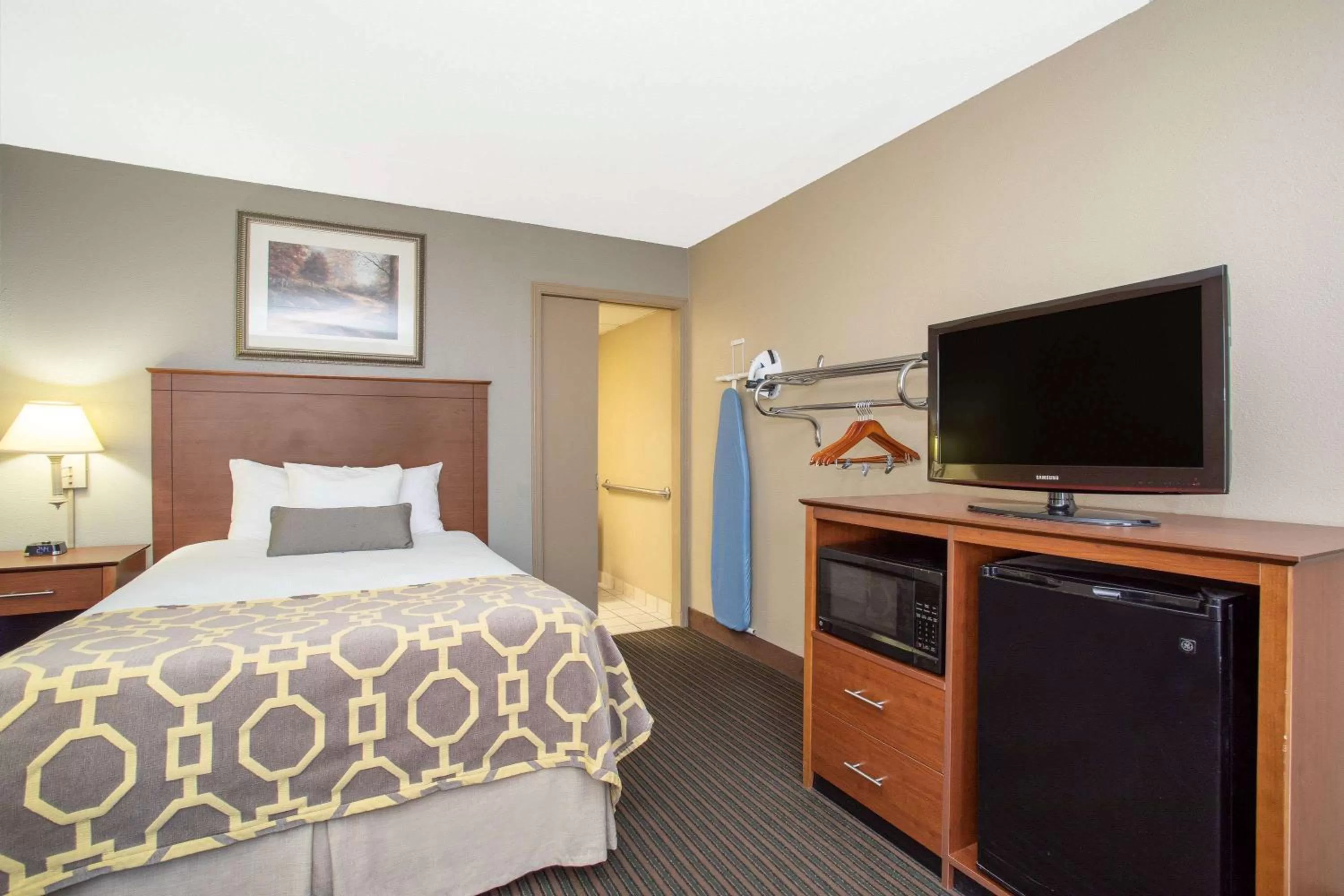 King Room - Non-Smoking in Baymont by Wyndham Hays