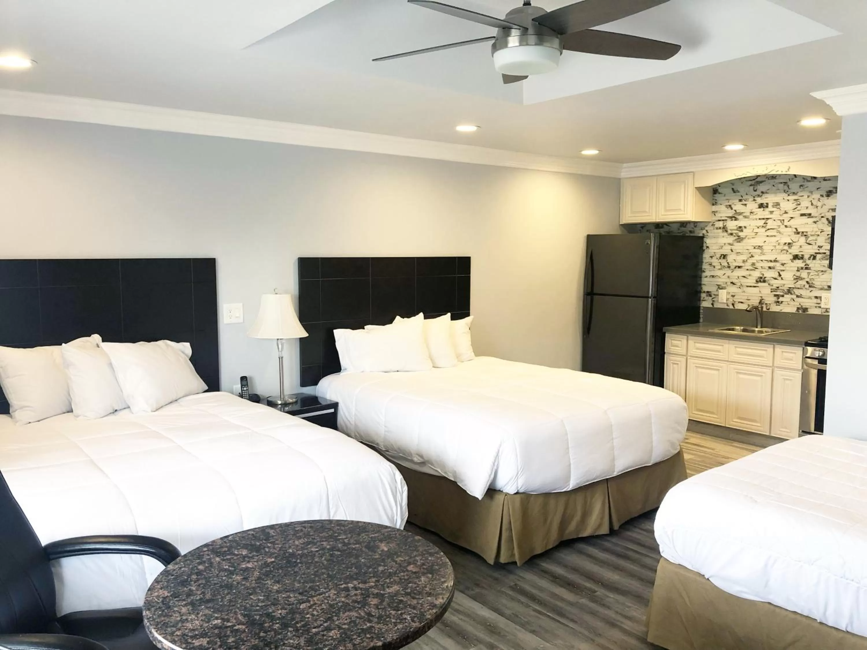 Family Suite in Crystal Lodge Motel