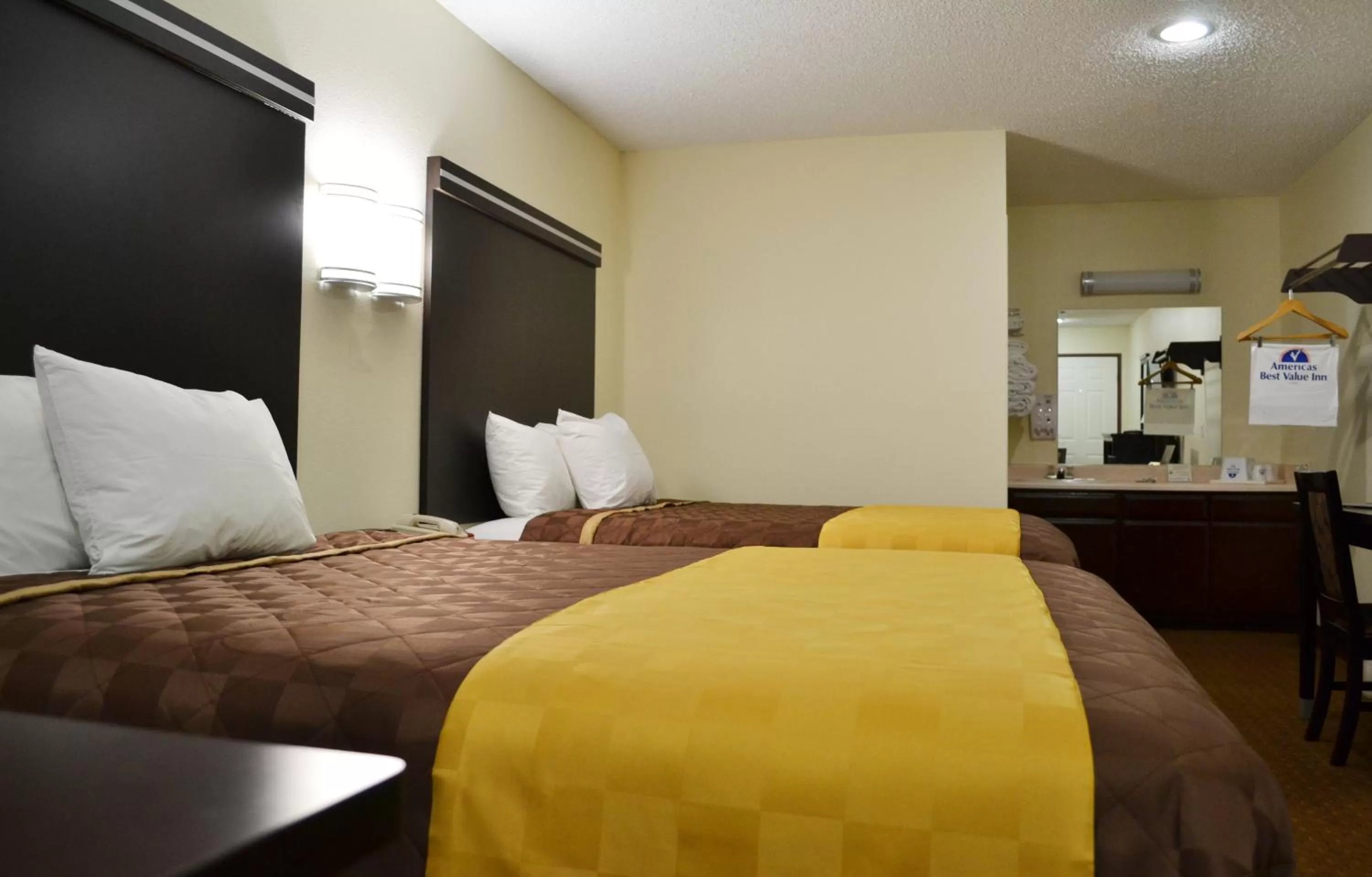 Queen Room with Two Queen Beds in Americas Best Value Inn Calimesa