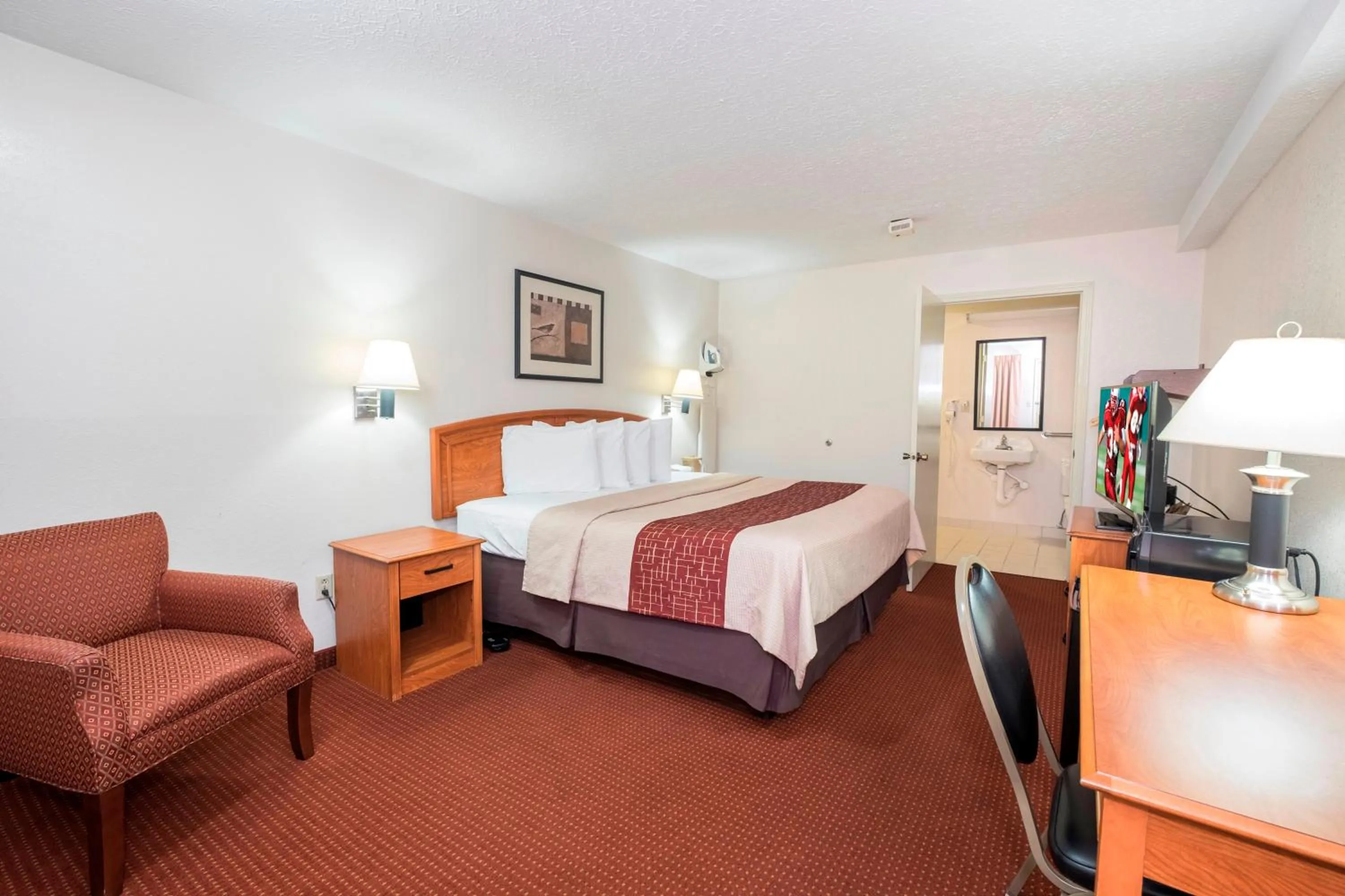 King Room Disability Access Non-Smoking in Red Roof Inn Columbus Northeast Westerville