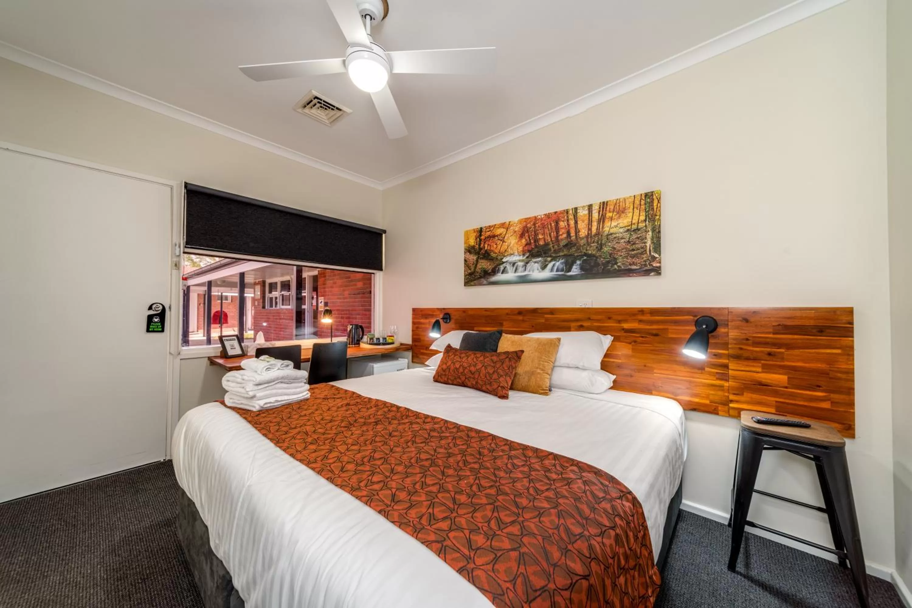 Standard King Room in Black Sheep Motel Goulburn