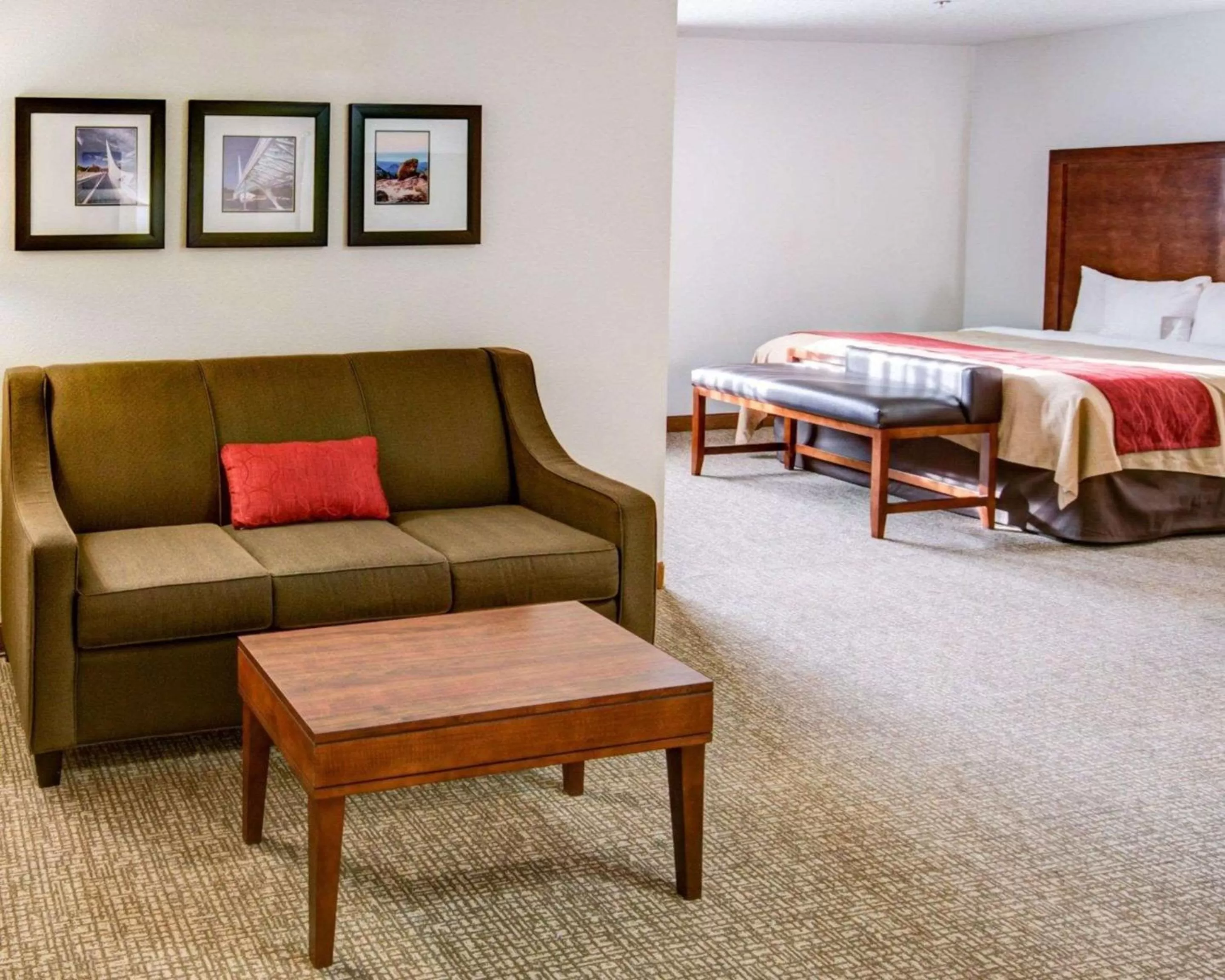 Corner King Room - Non-Smoking in Comfort Inn Redding Near I-5