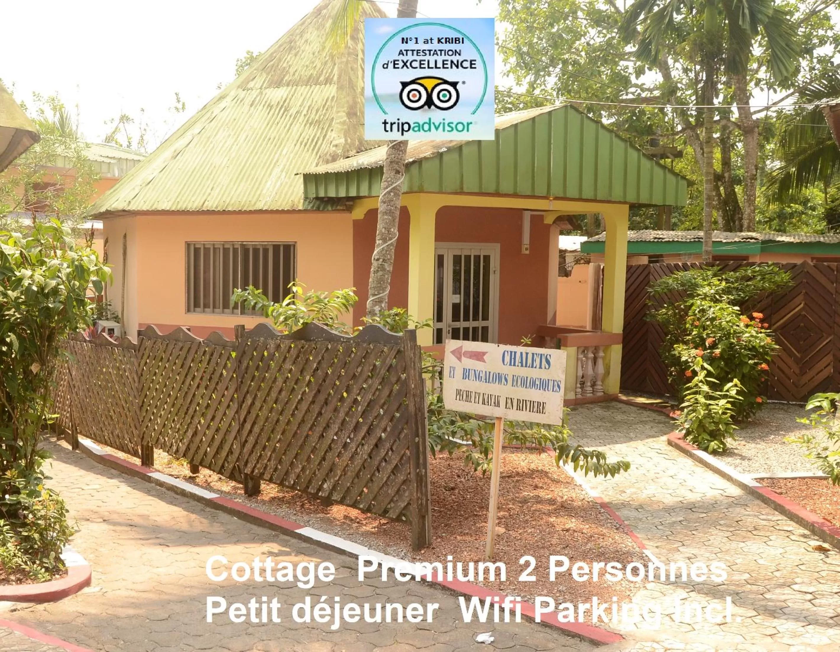 Cottage with Garden View in Hôtel Restaurant Gites Kribi