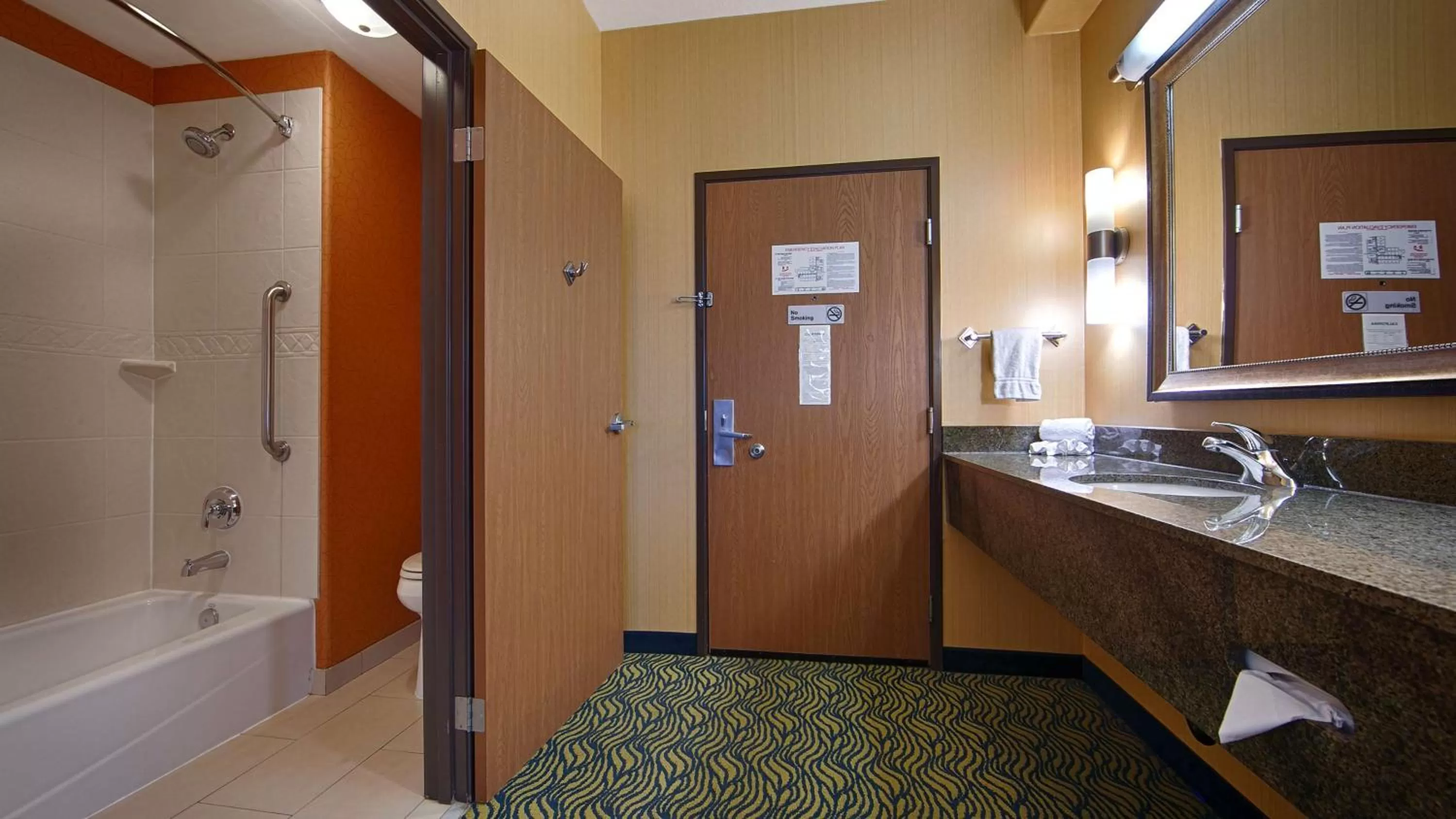 Queen Room - Disability Access/Bathtub in Best Western PLUS Fresno Inn