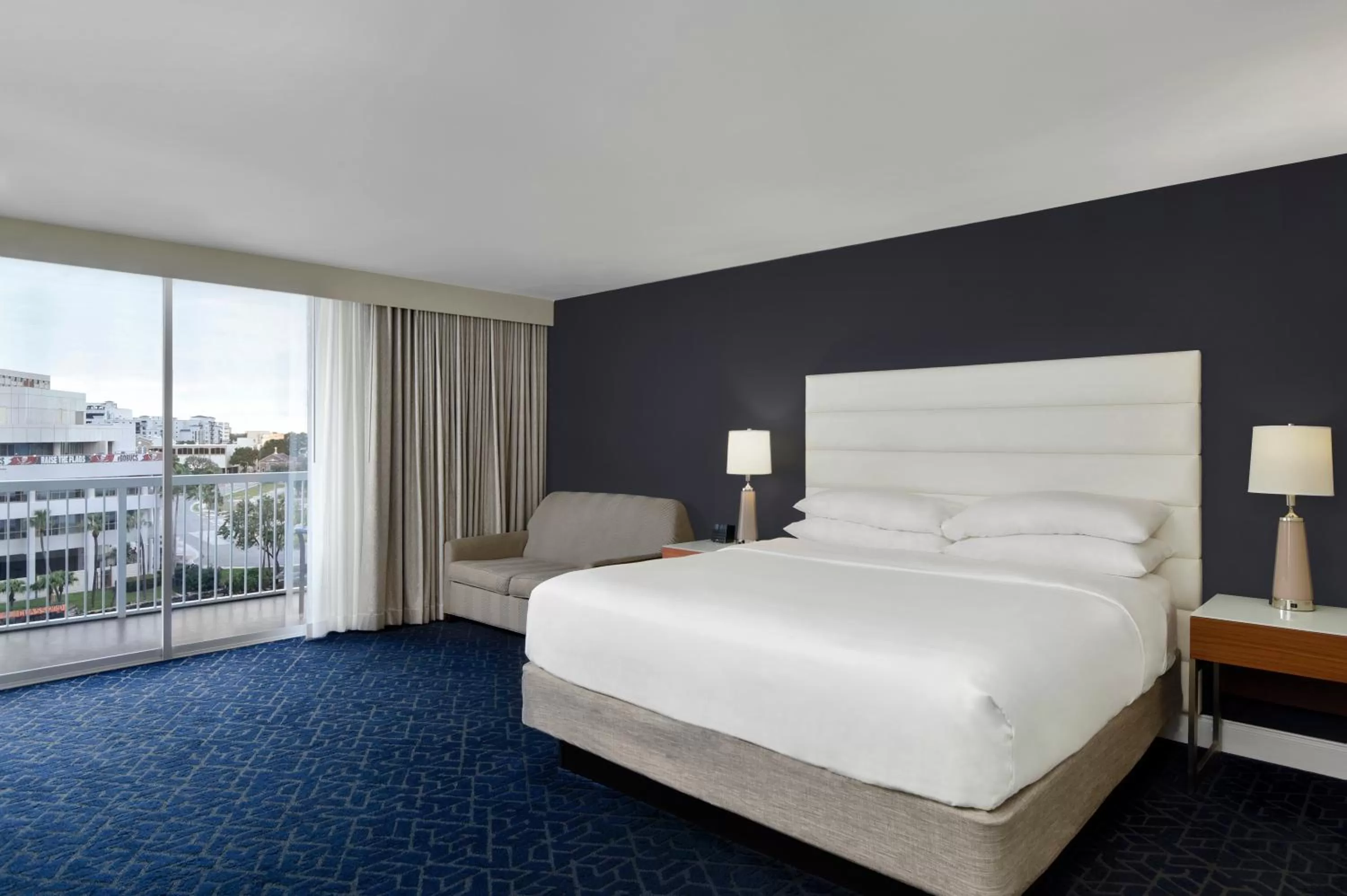 River View Corner King with Balcony in Hotel Tampa Riverwalk