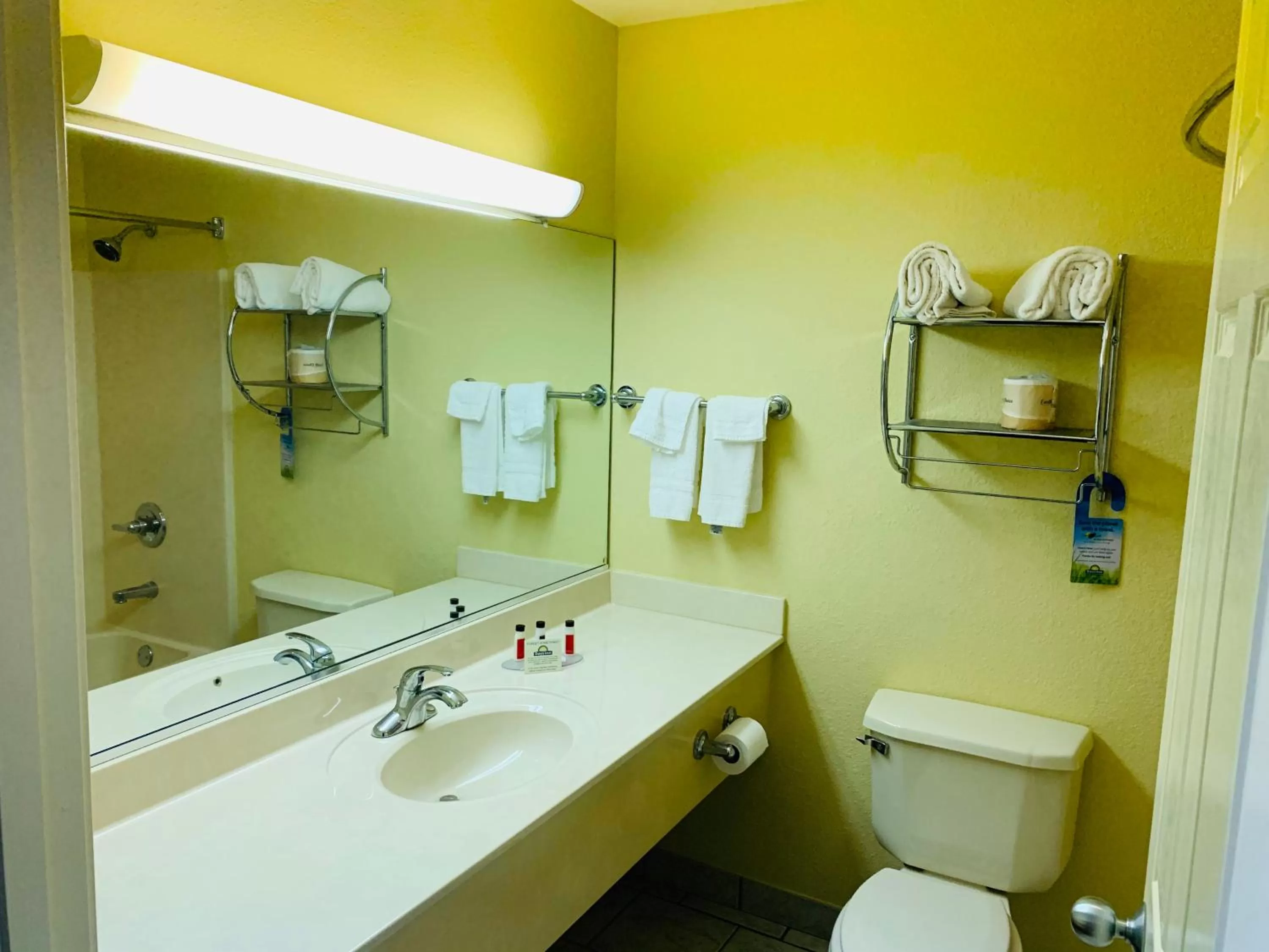 Queen Studio Suite - Non-Smoking in Days Inn by Wyndham Trumann AR