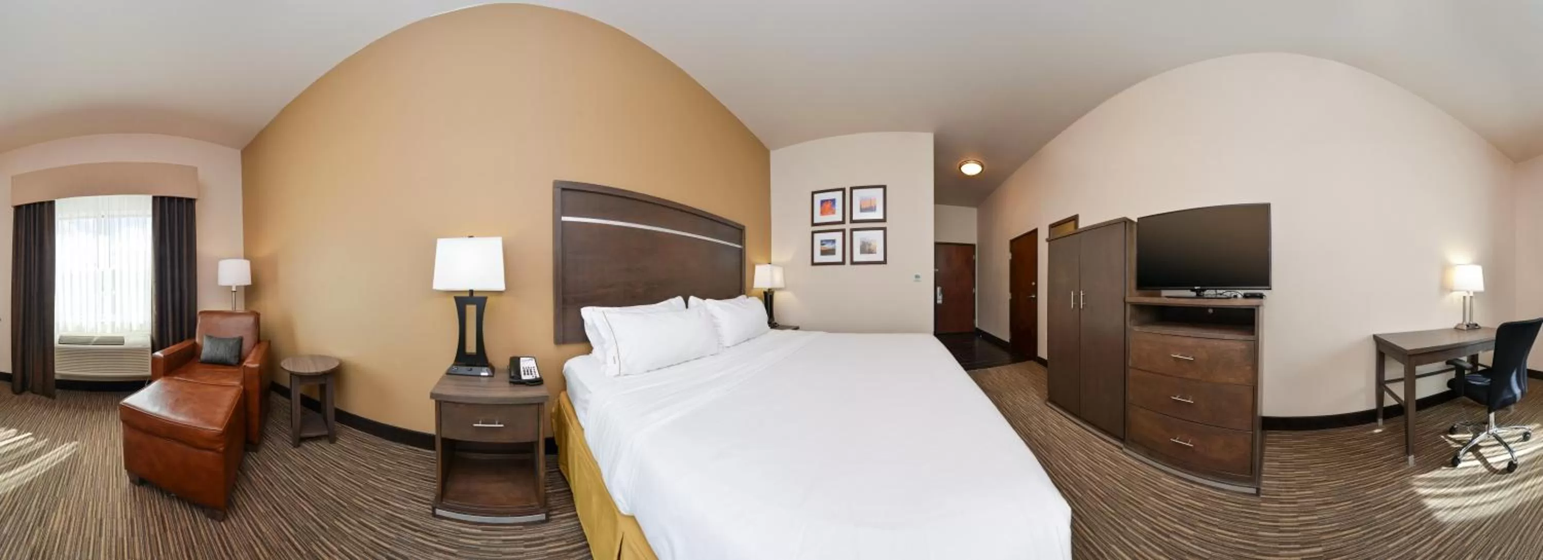 Standard King Room with Roll-in Shower - Mobility Accessible in Holiday Inn Express & Suites Globe by IHG