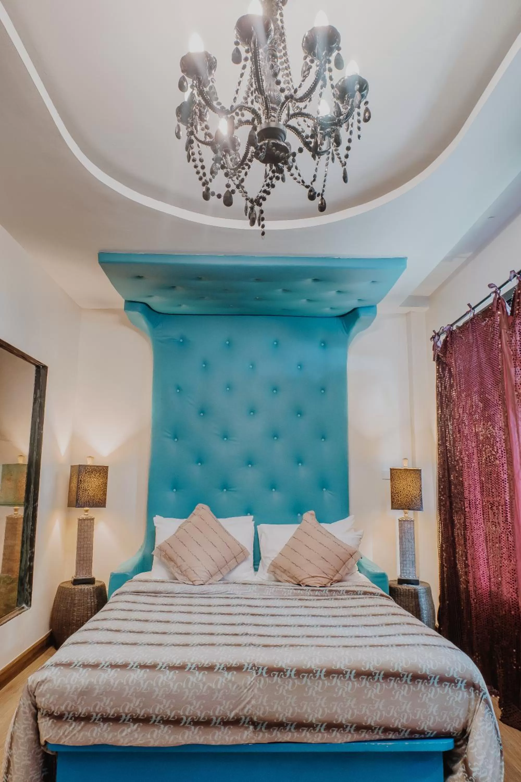 Deluxe King Room with Partial Sea View in Green Gallery Beach Boutique Hotel