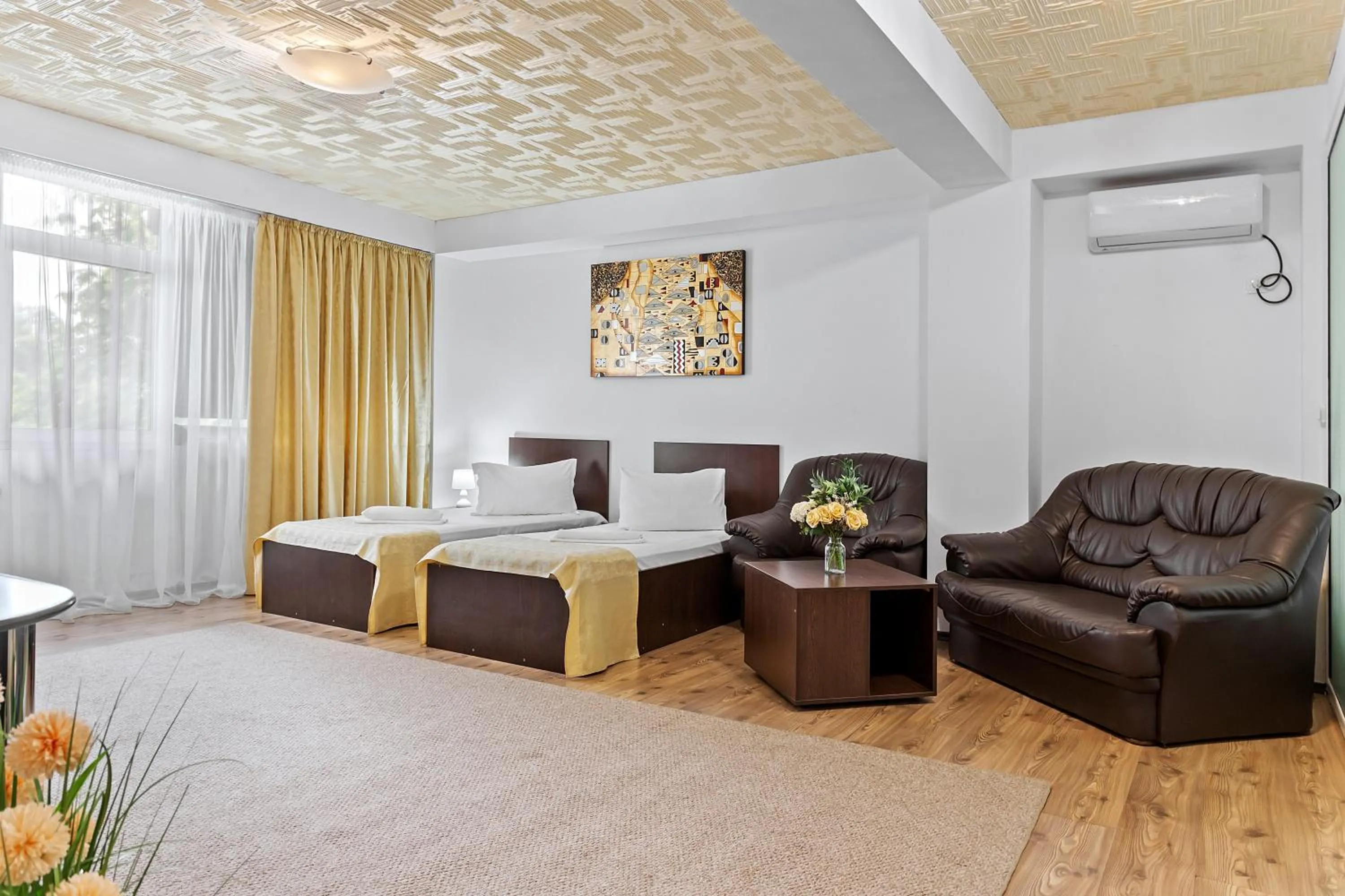 Suite in Hotel Charter Otopeni