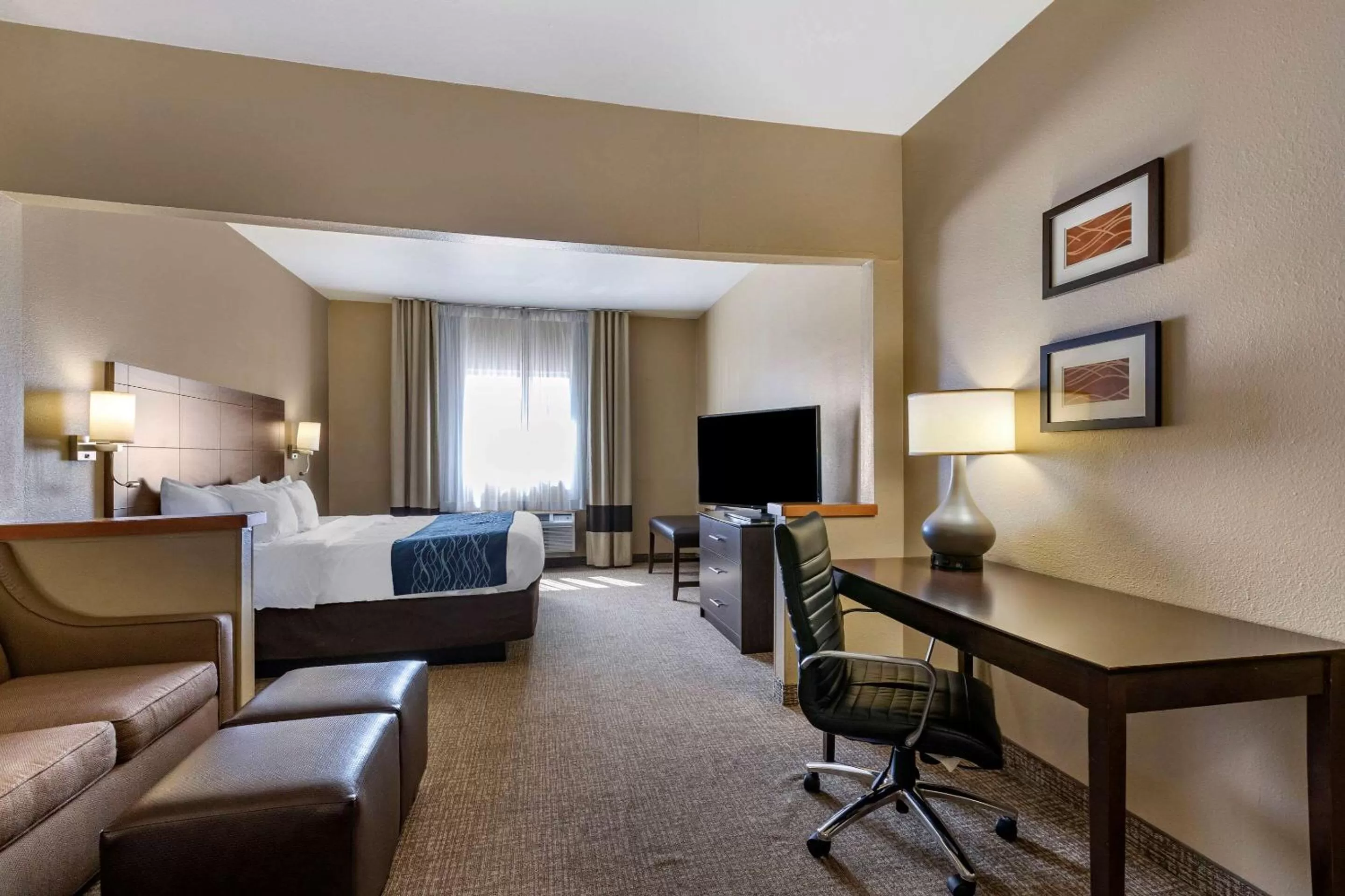 King Suite - Non-Smoking in Comfort Inn & Suites Waterloo - Cedar Falls