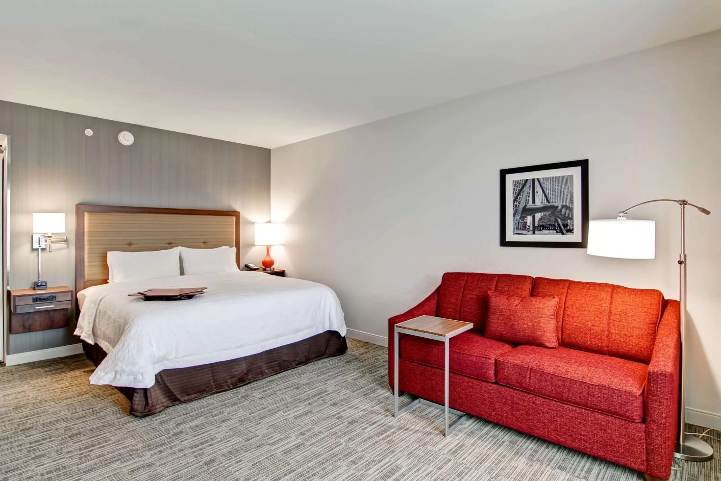 King Room with Sofa Bed - Hearing Accessible/Non-Smoking in Hampton Inn & Suites Detroit/Troy