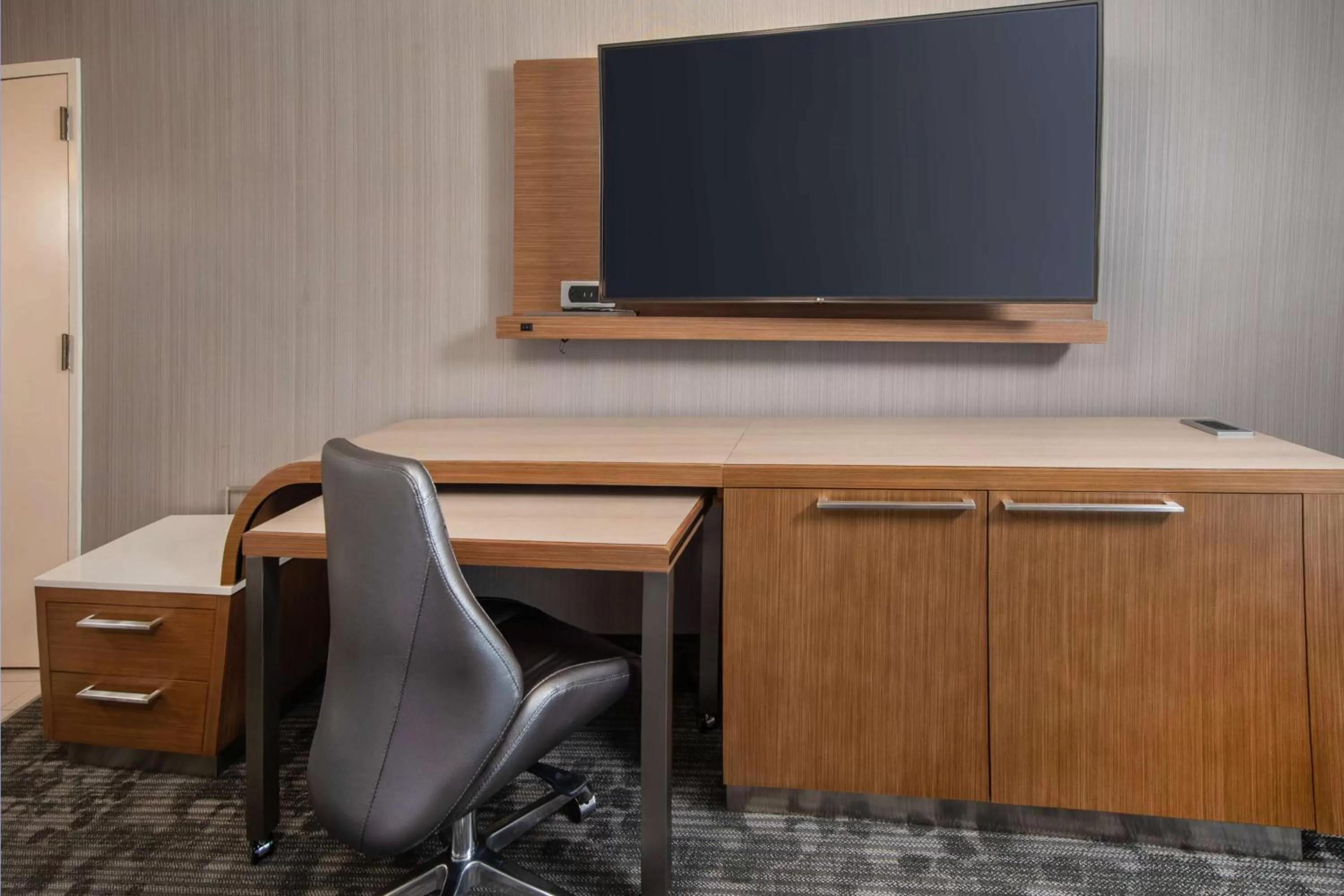 Deluxe Two Queens with Balcony/Patio in Sonesta Select Allentown Bethlehem Airport