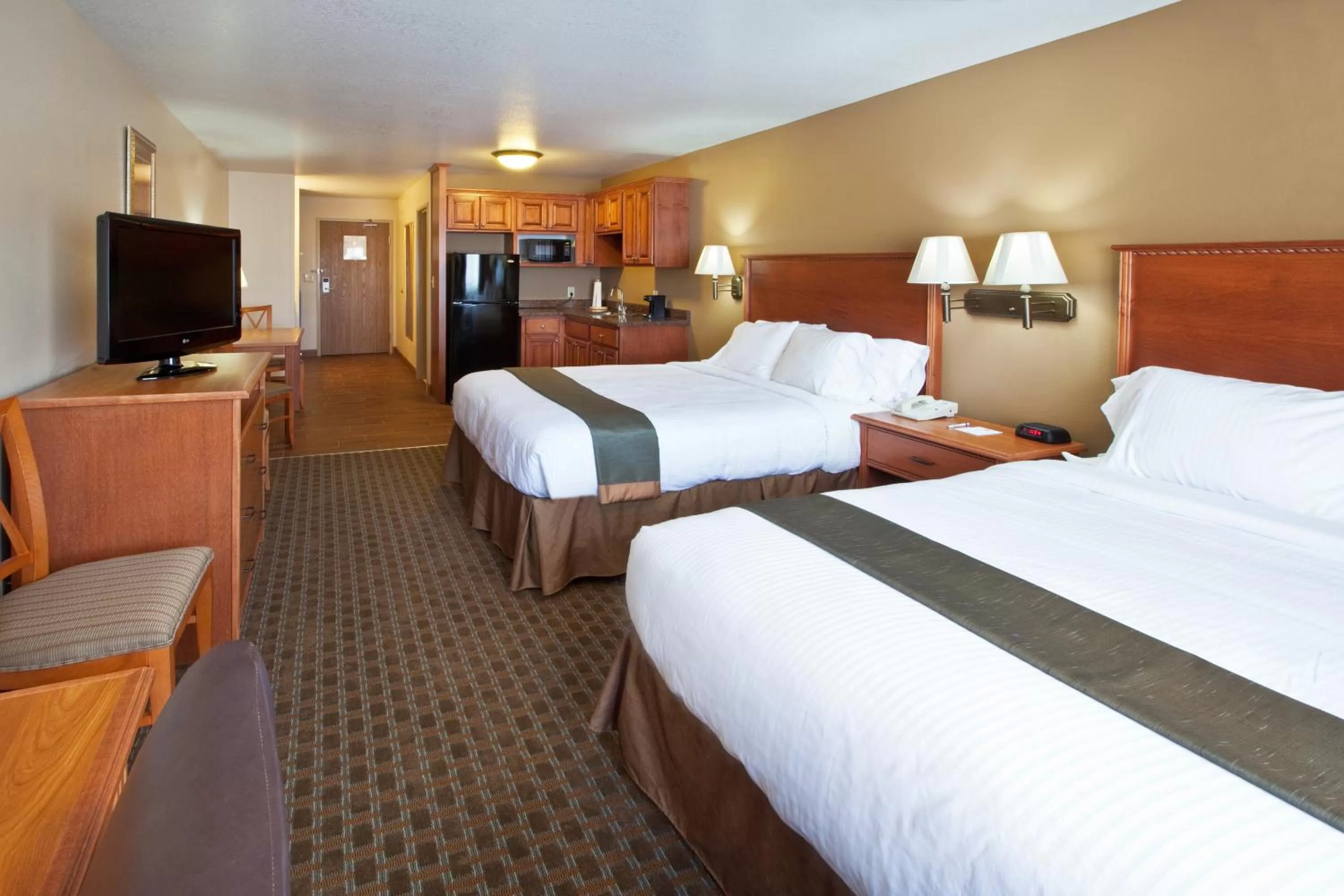 Queen Room with Two Queen Beds and Kitchenette - Non-Smoking in Best Western Empire Towers
