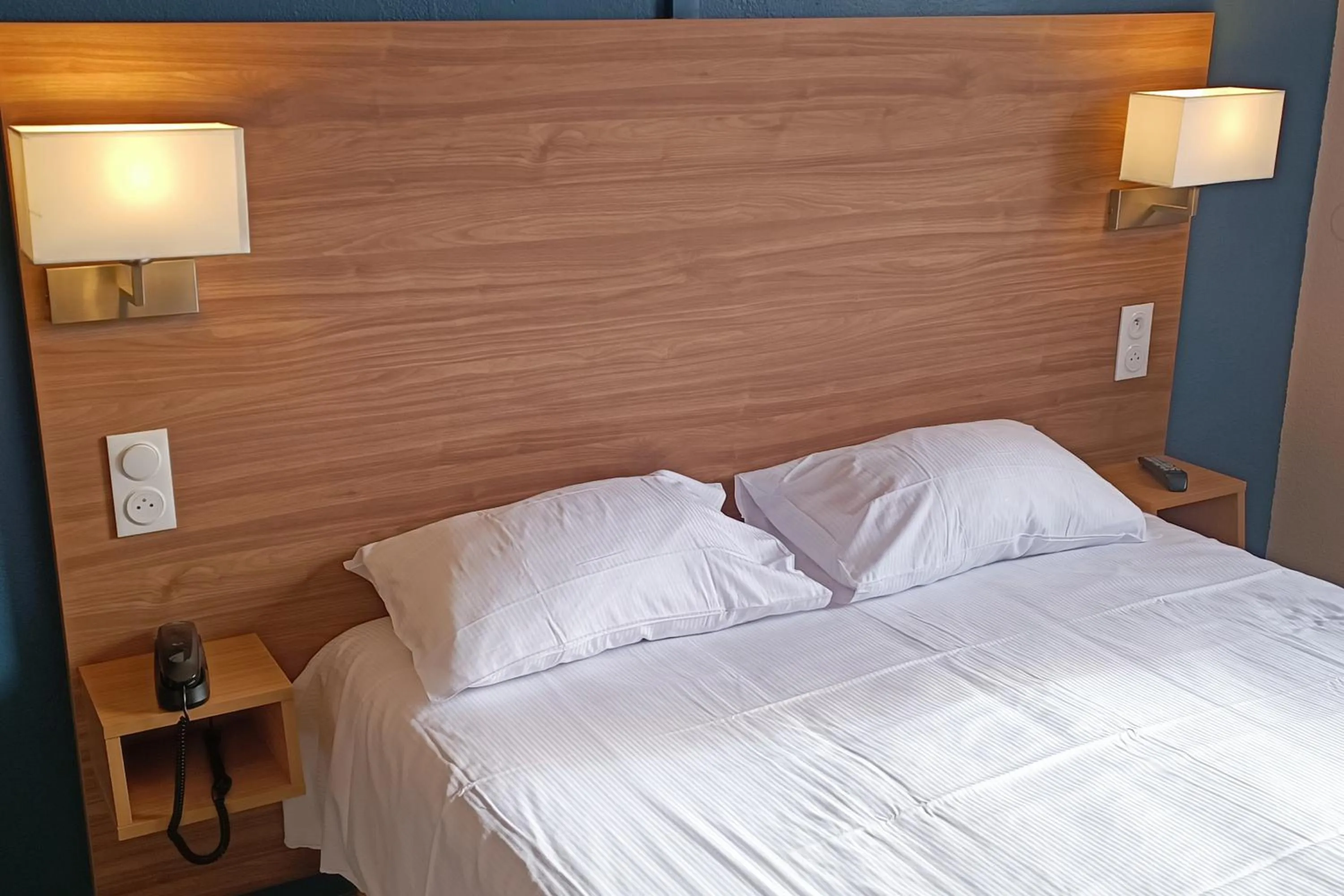 Comfort Quadruple Room in The Originals Access, Hôtel les Iris, Berck-sur-Mer