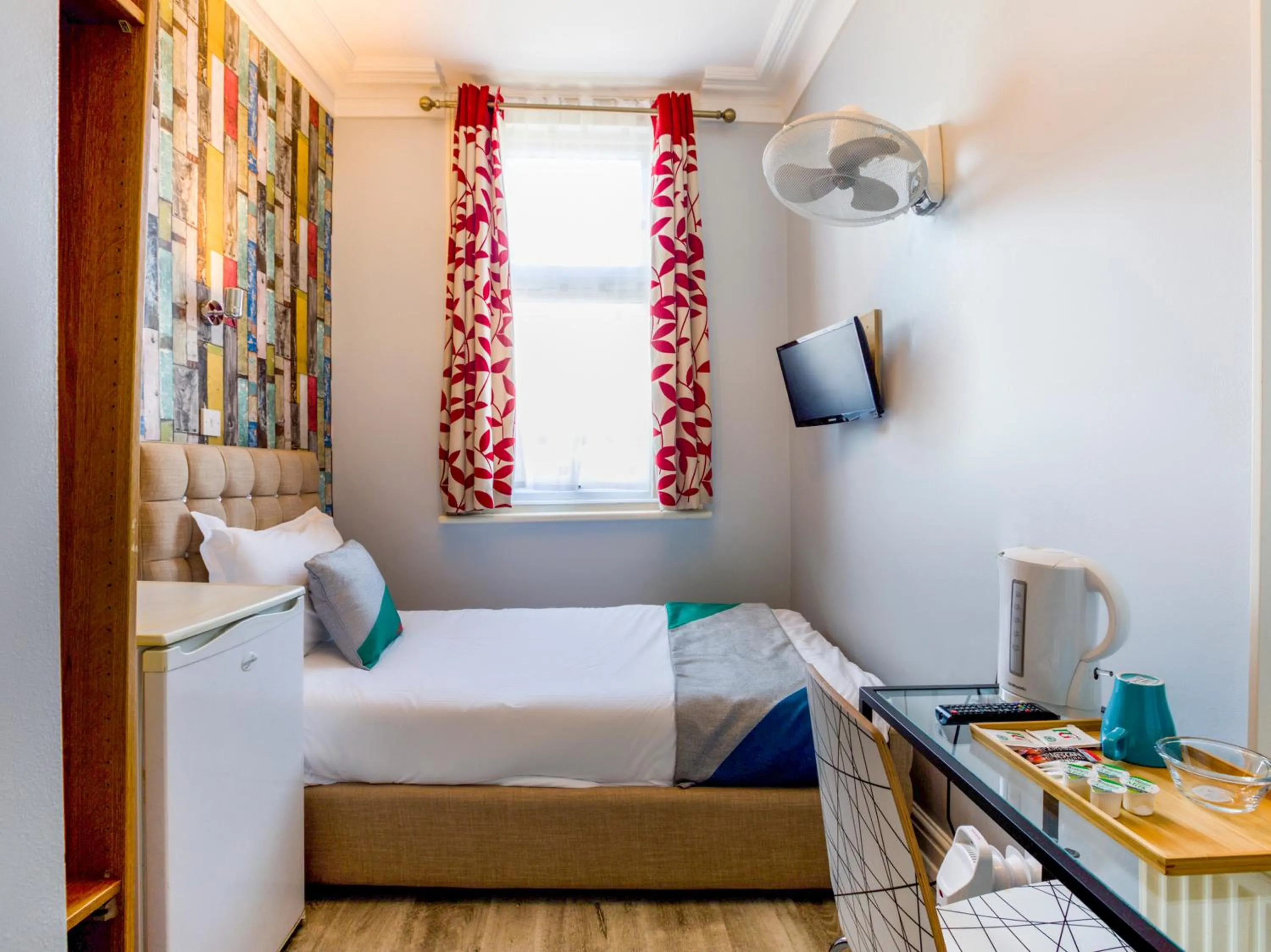 Standard Single Room in Sino Hotel