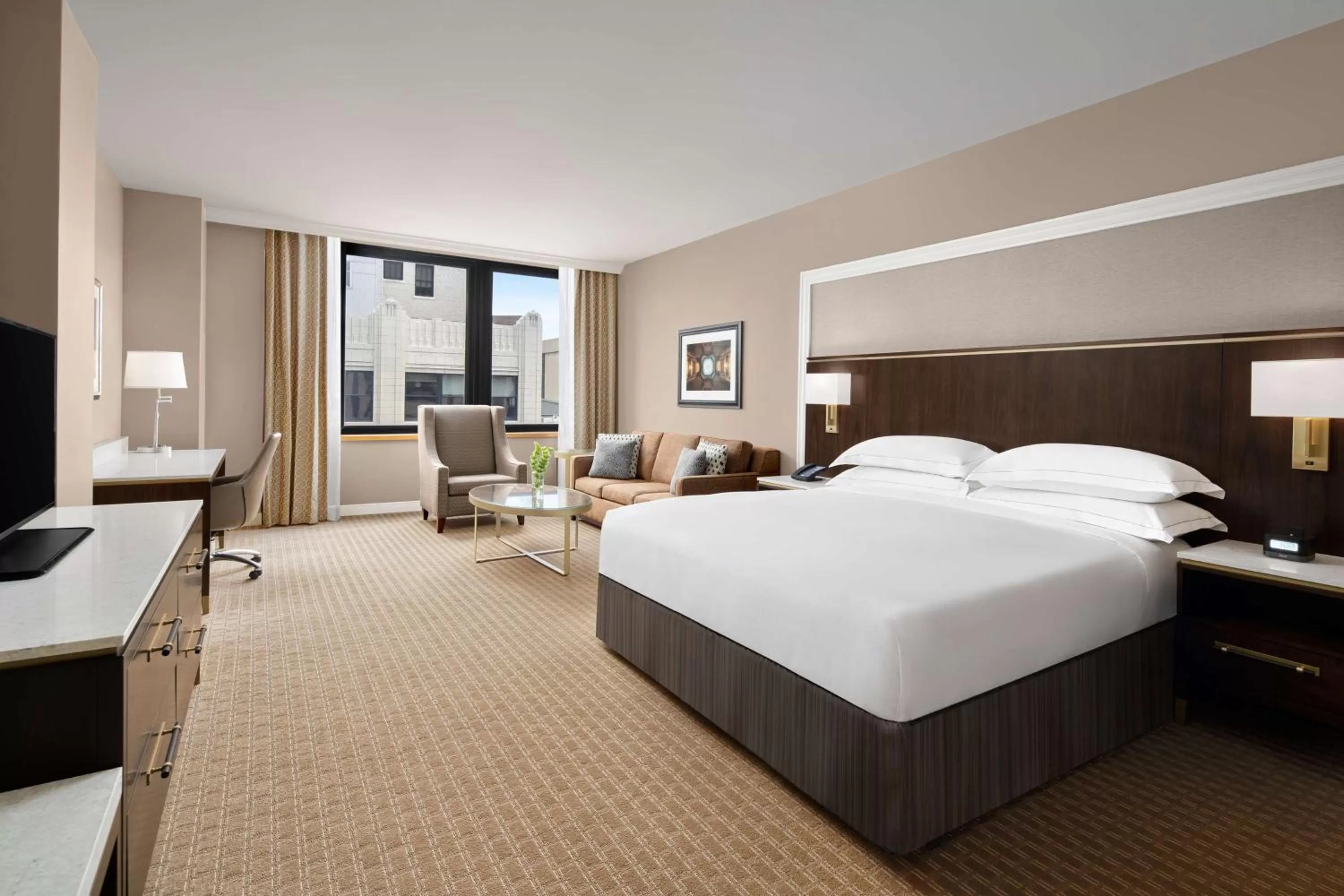 King Room - Disability Access in Hilton Indianapolis Hotel & Suites