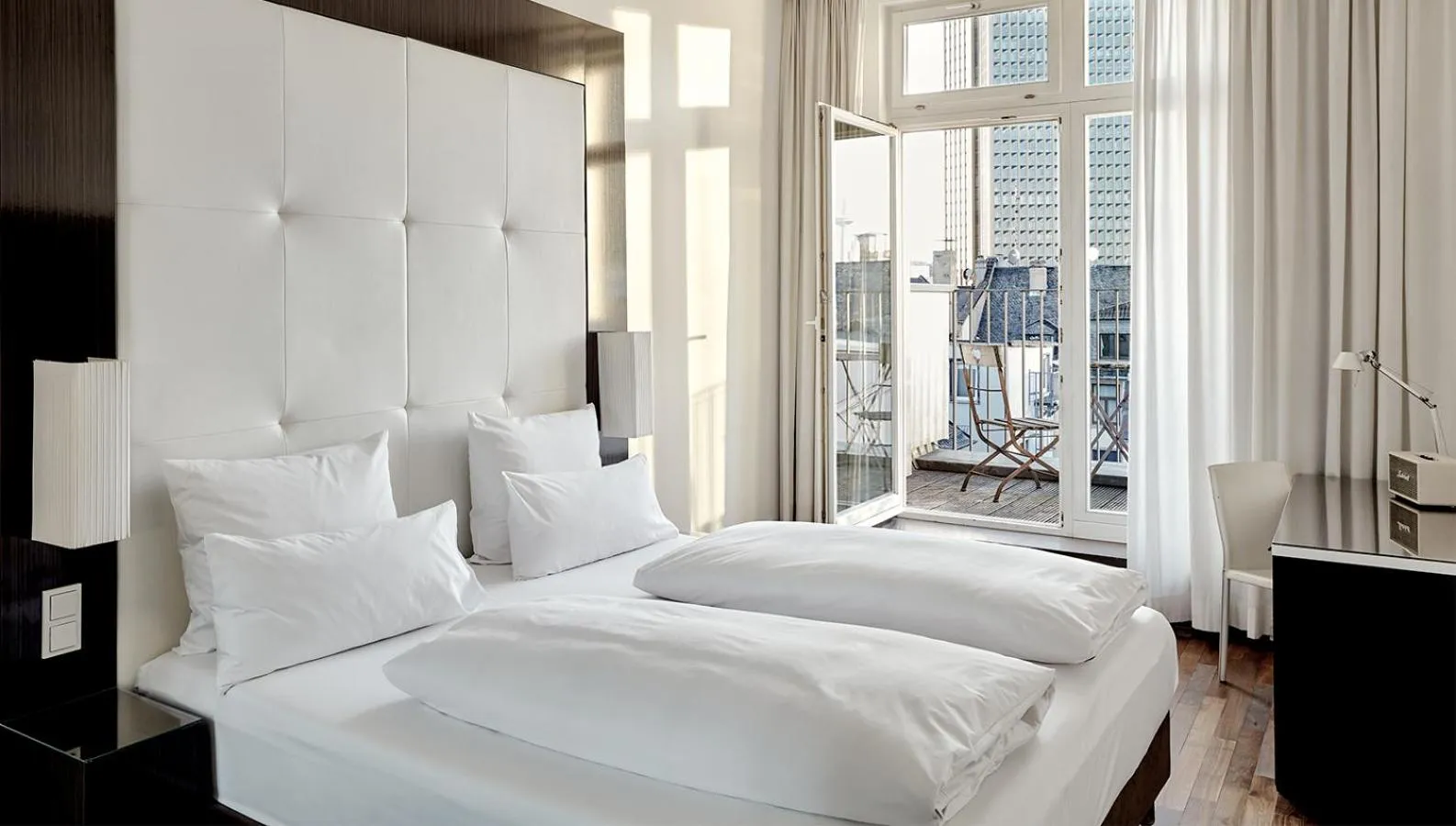 Double Room with Balcony in The Pure, Frankfurt, a Member of Design Hotels