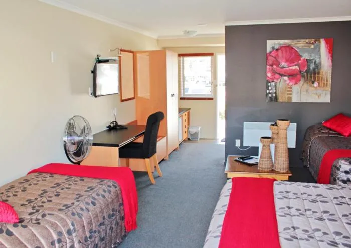 Family Room in Beachcomber Inn Picton