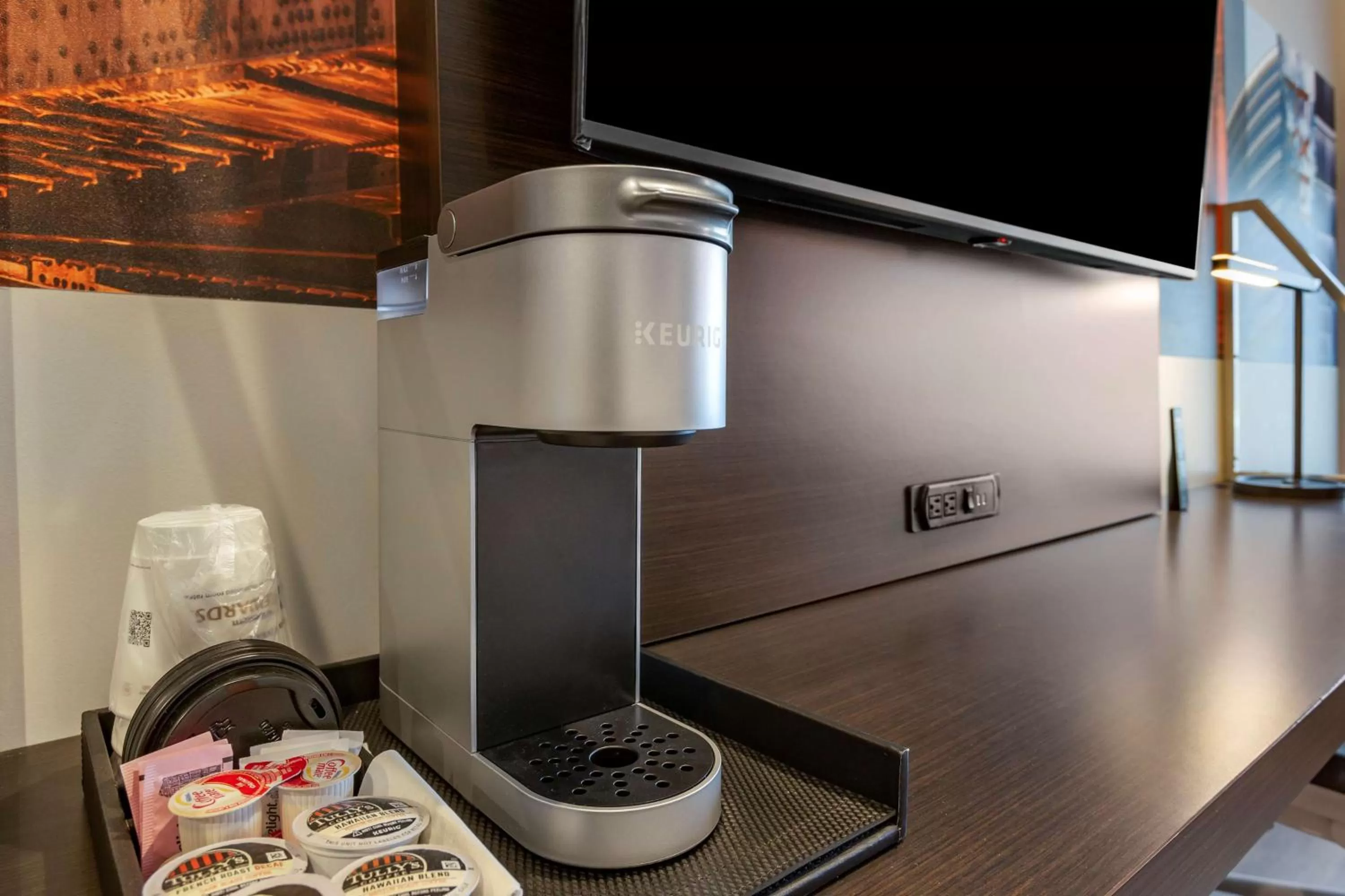 King Corner Room with Roll In Shower - Mobility Accessible/Non-Smoking in Vīb Hotel by Best Western Phoenix - Tempe