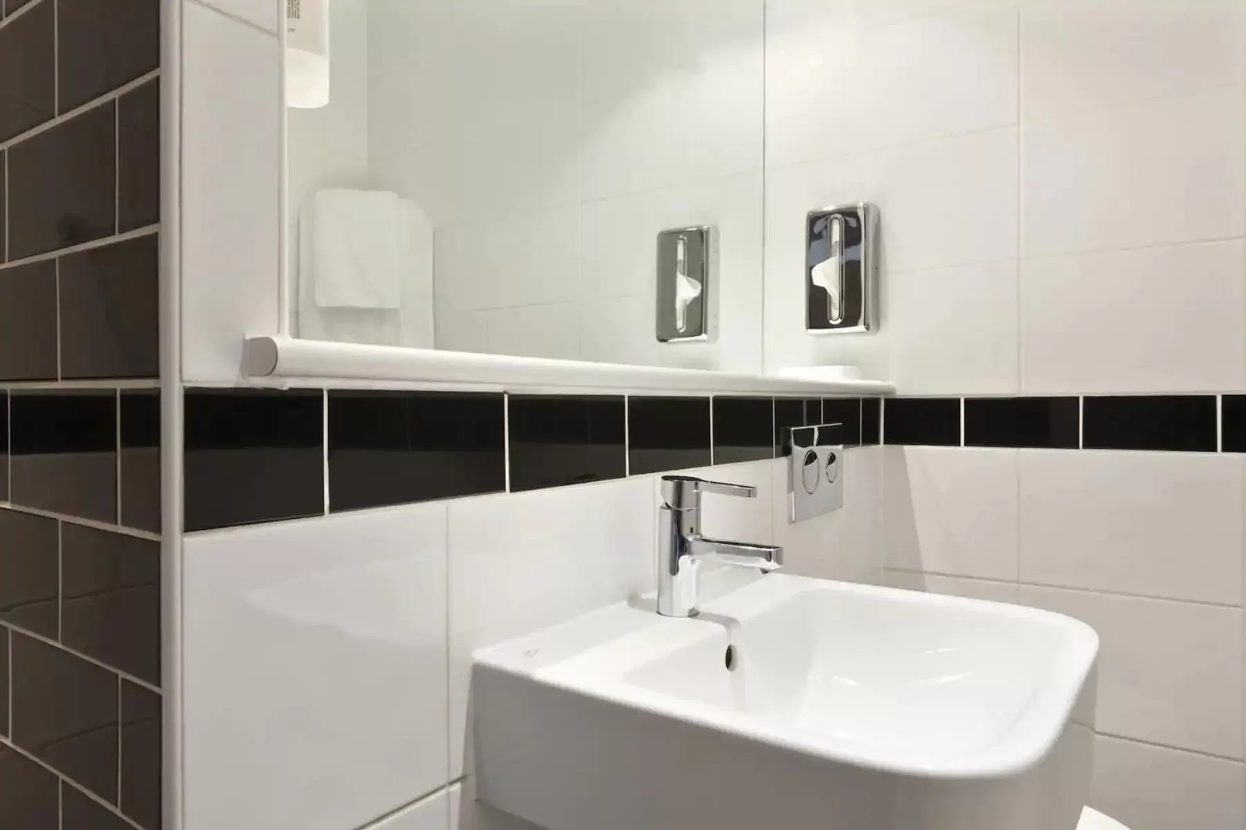 Family Room (2 Adults + 2 Children) in Days Inn Corley NEC - M6