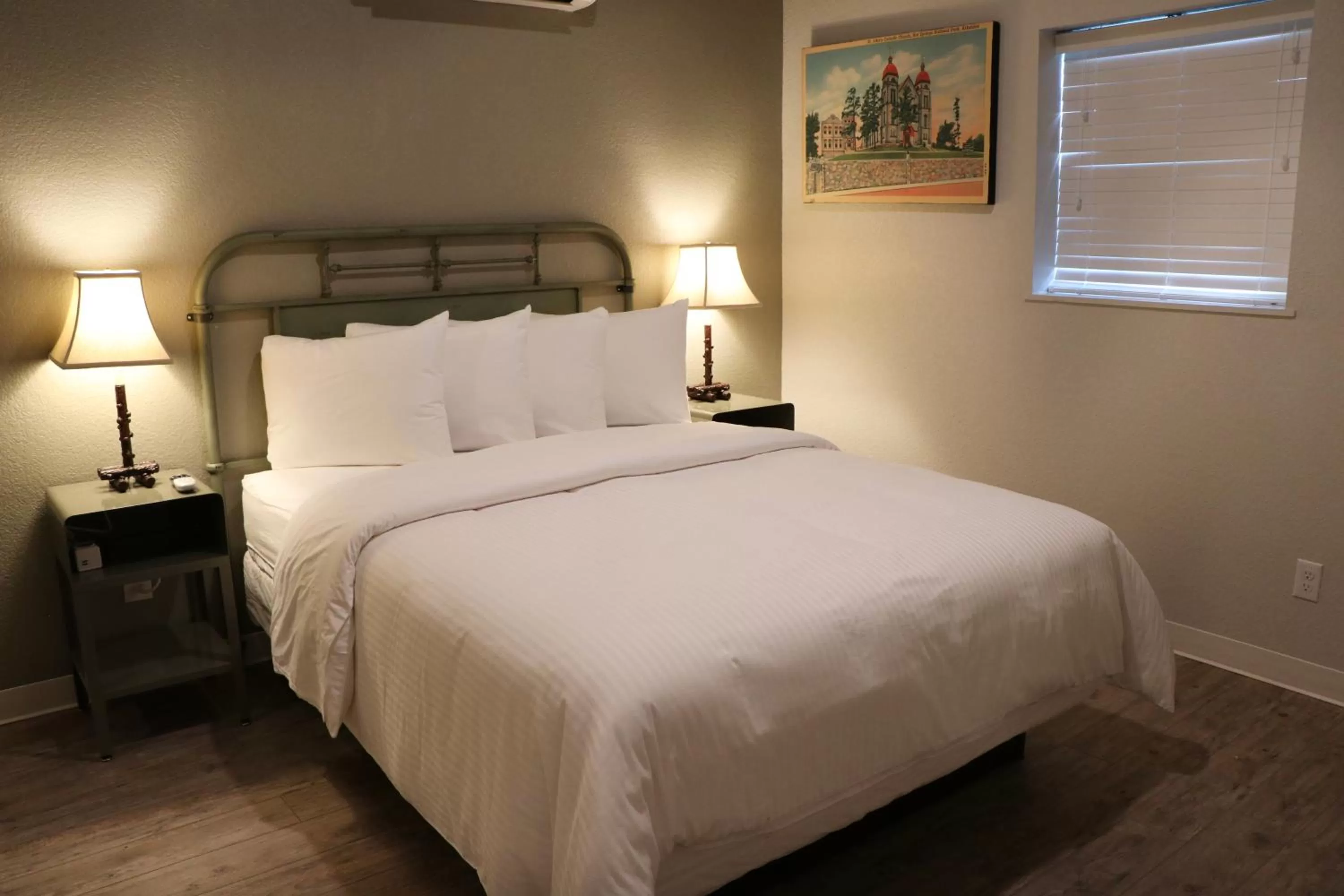 Queen Room - Disability Access in Best Court