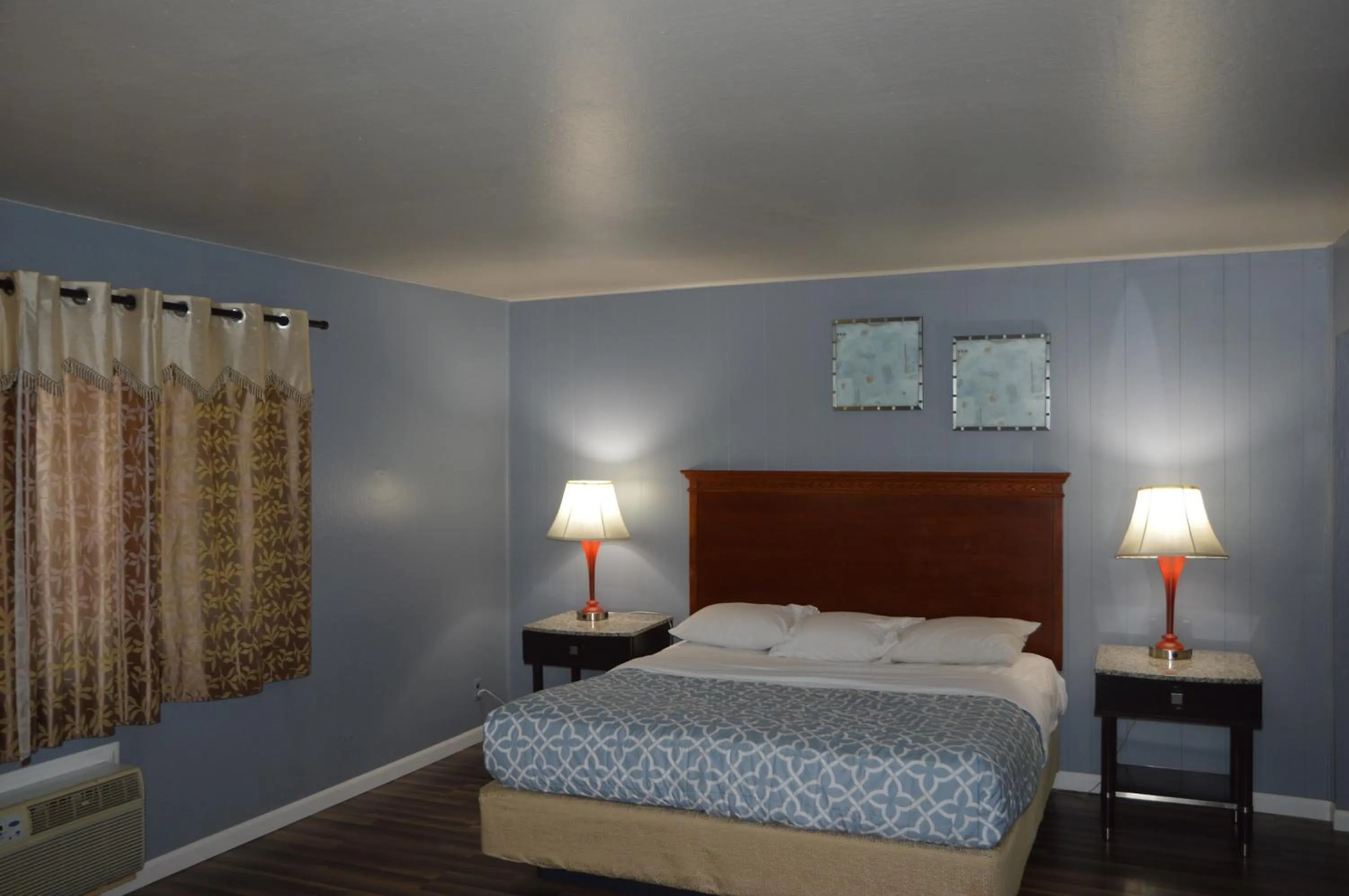 Business King Room in Glass Slipper Inn - Stanford Palo Alto