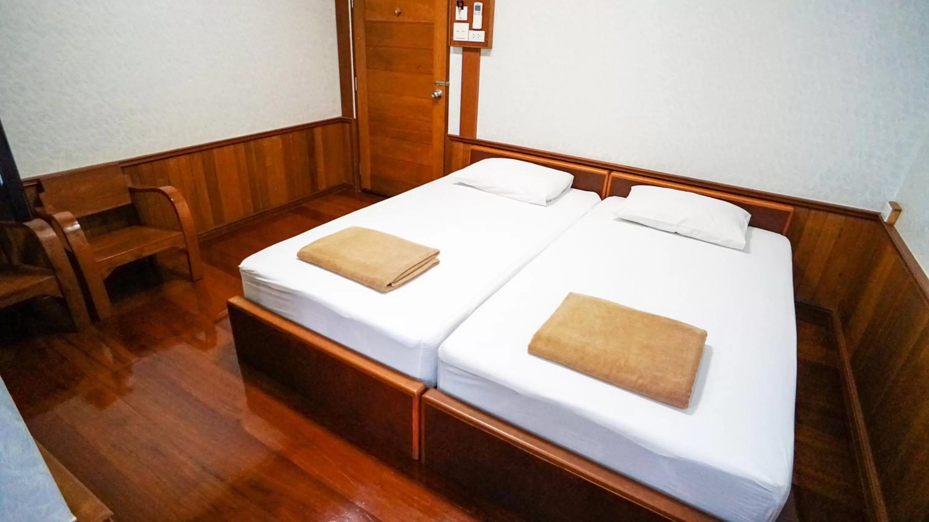 Small Twin Room in Baan Siriporn Resort - โรงแรมบ้านศิริพร รีสอร์ท