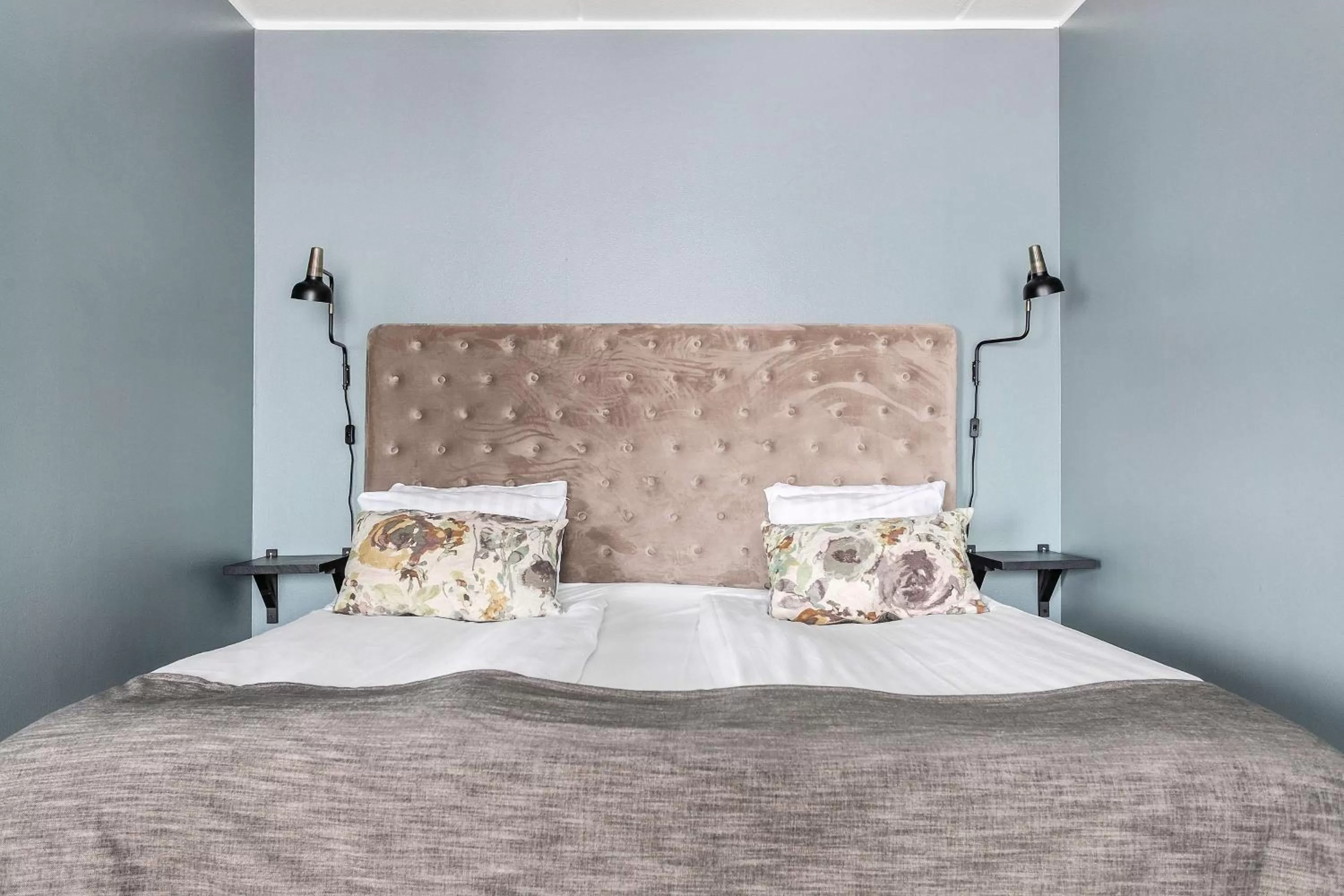 Superior King Room with Sofa Bed - Non-Smoking in Best Western Ta Inn Hotel