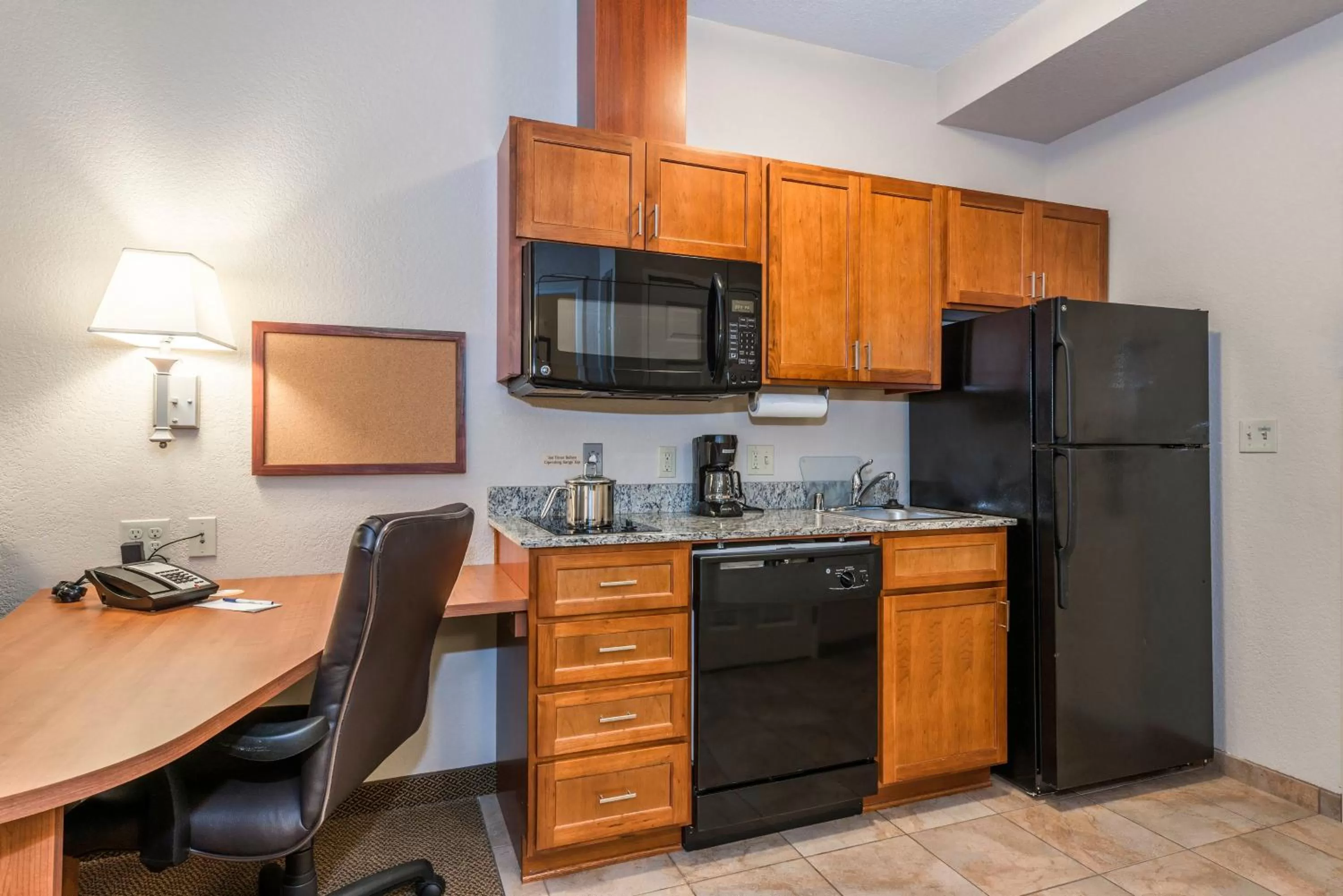 One-Bedroom Queen Suite in Candlewood Suites Burlington by IHG