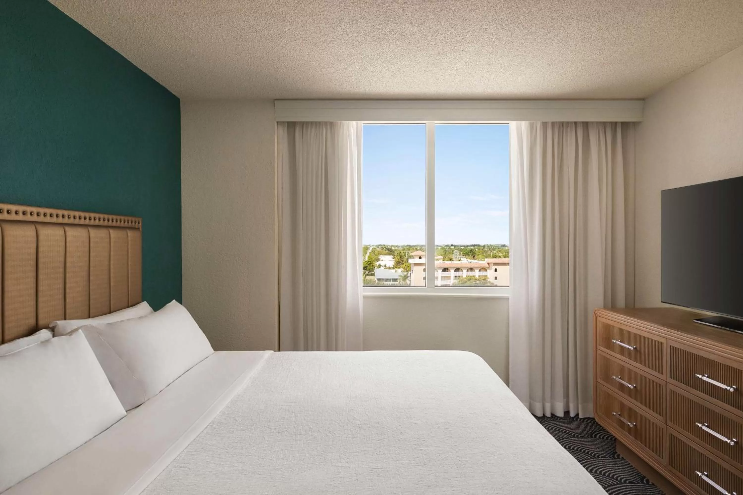 One-Bedroom King Suite with Roll-in Shower - Mobility Accessible in Embassy Suites by Hilton Deerfield Beach Resort & Spa