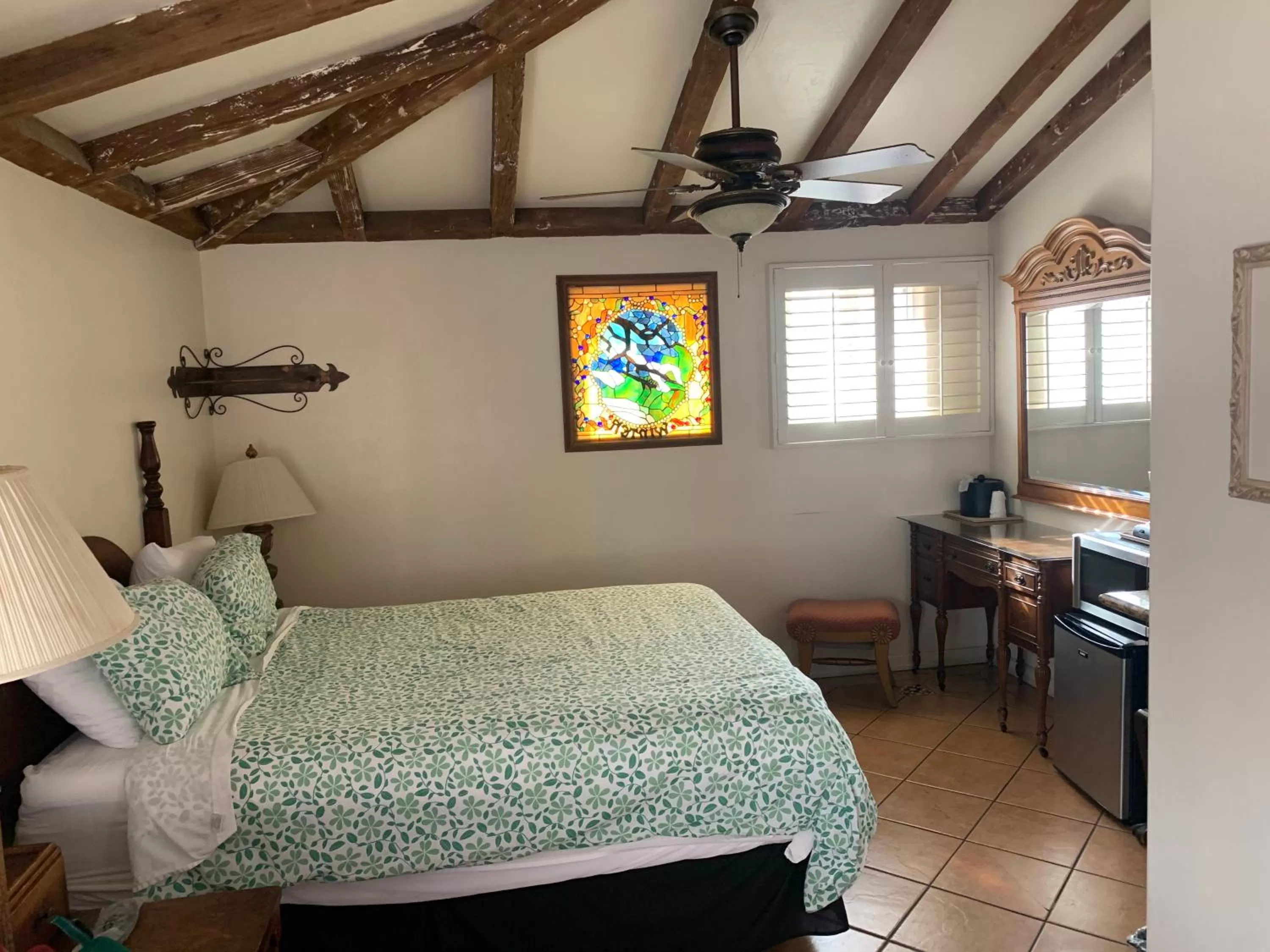 Standard Queen Room in Chantico Inn