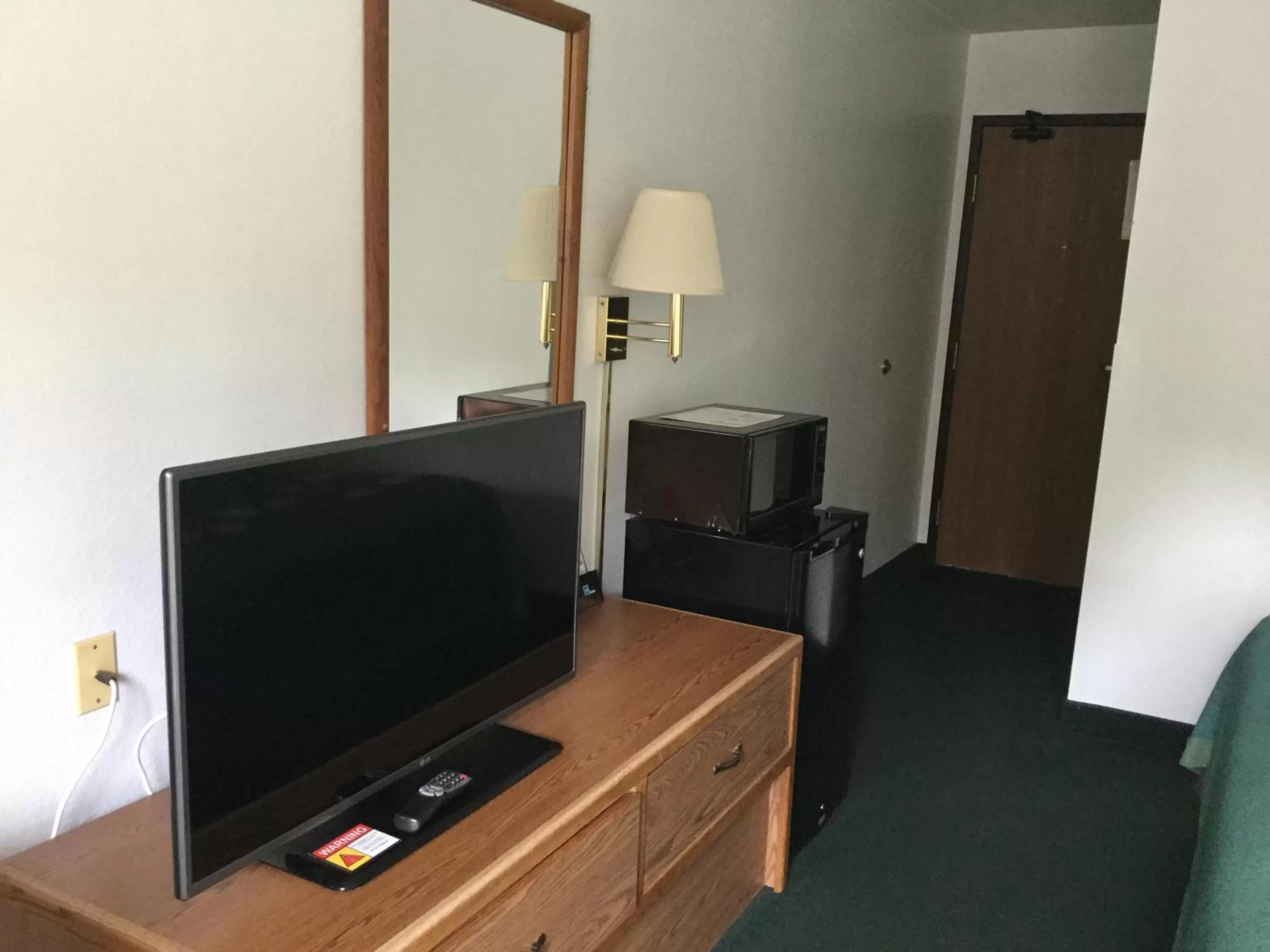 King Studio Suite - Non-Smoking in Super 8 by Wyndham New Stanton