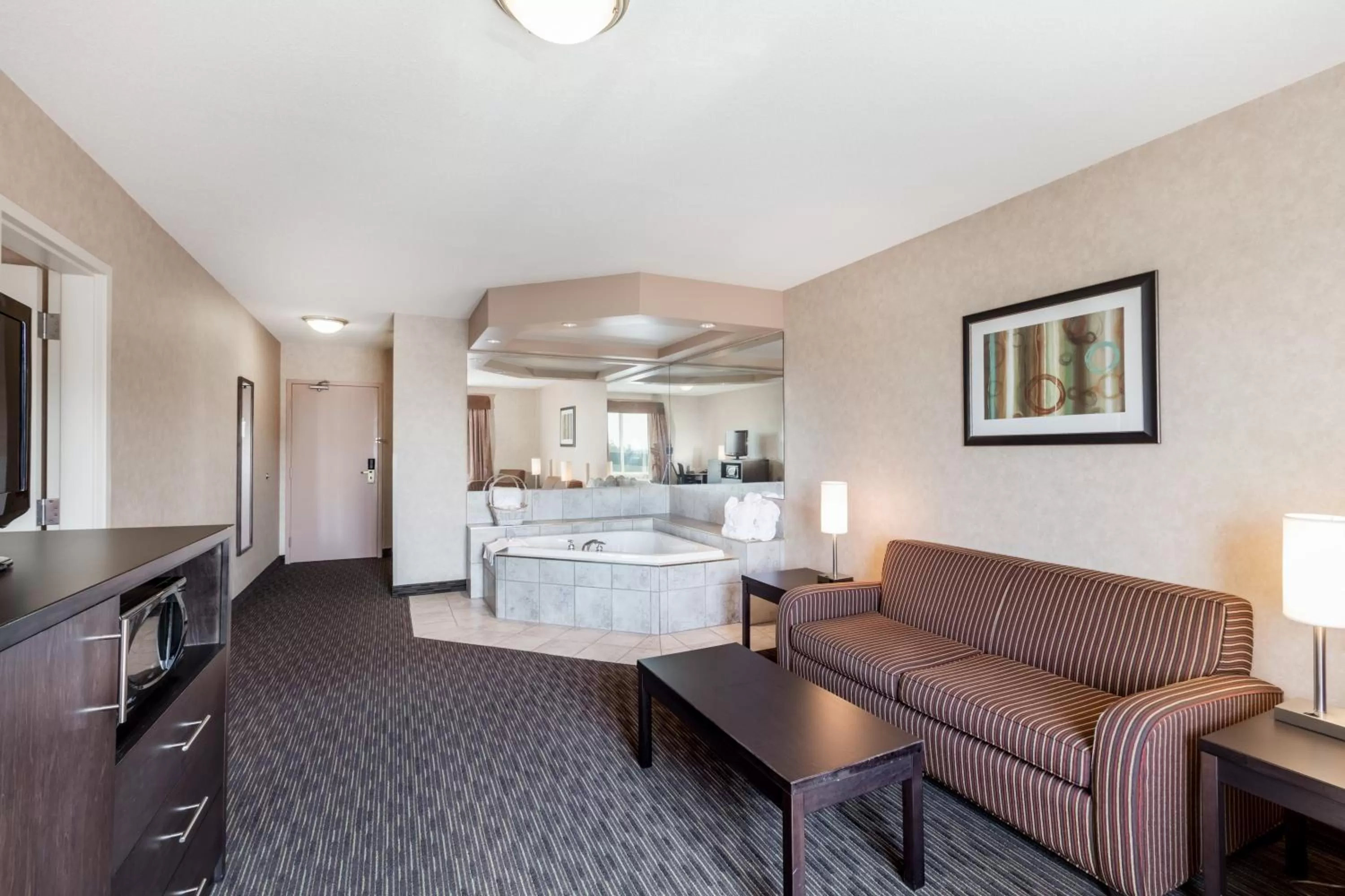 Deluxe Suite with Spa Bath in Ramada by Wyndham Estevan