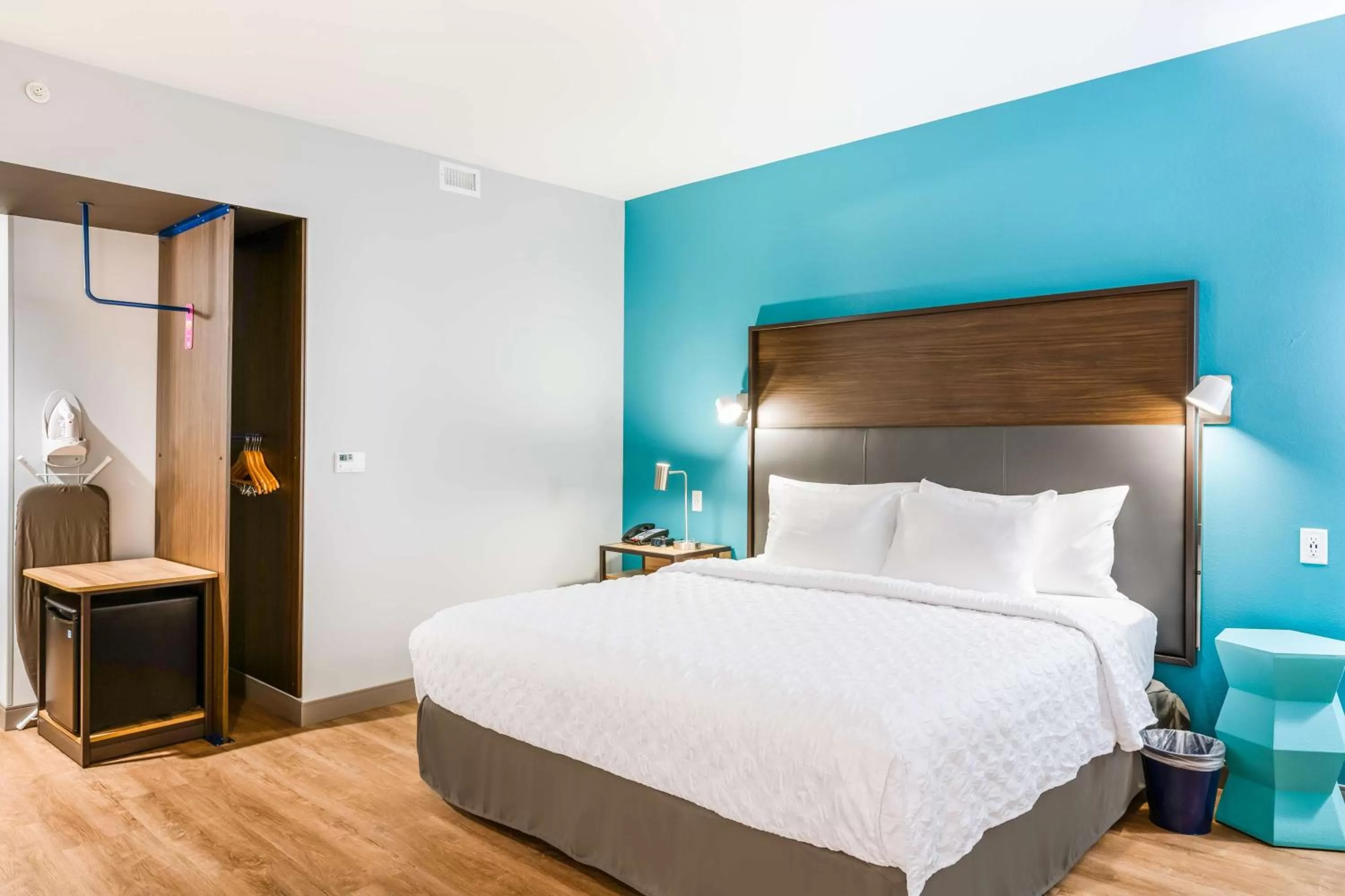 King Room with Bath Tub - Mobility Access in Tru By Hilton Midland, Tx