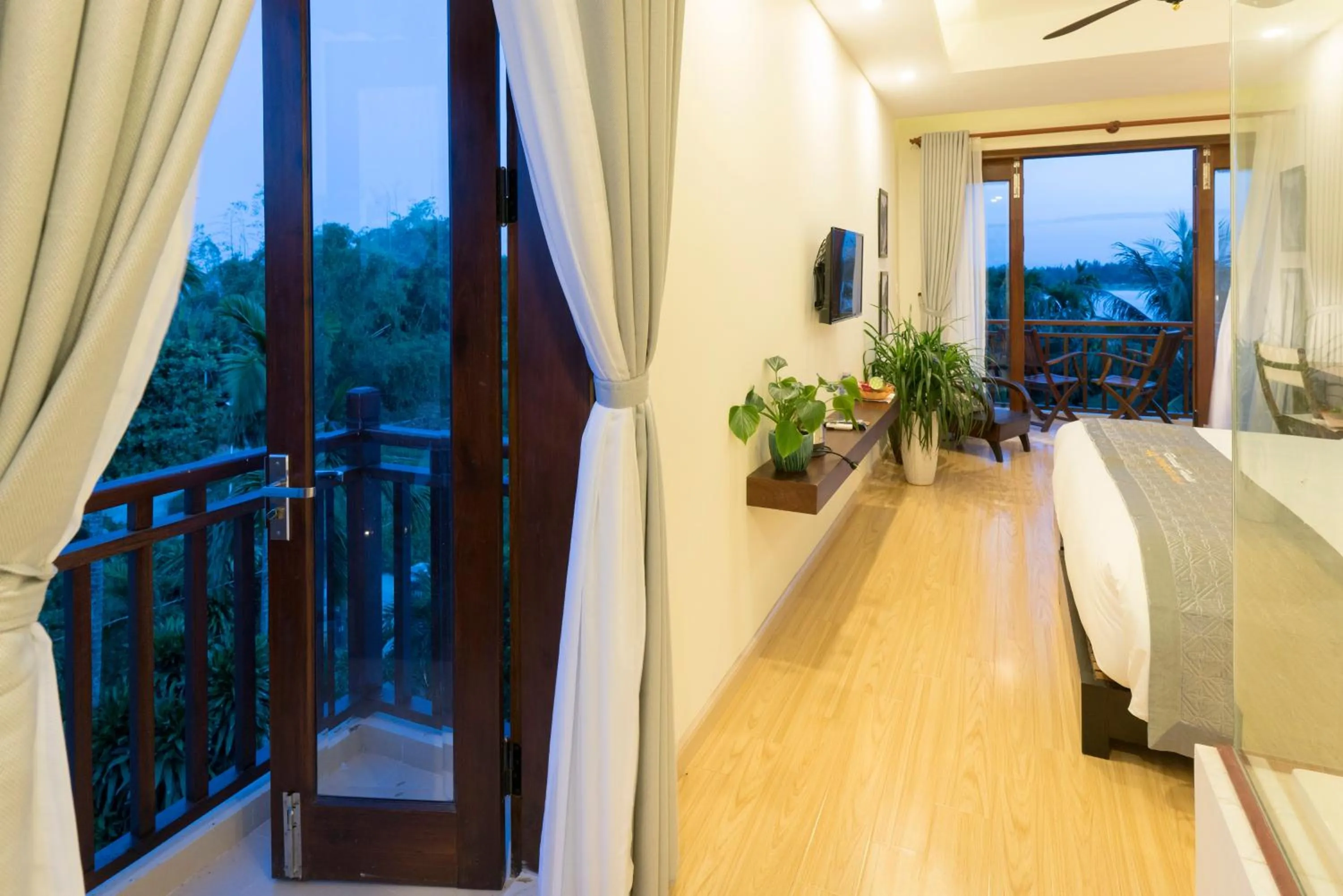 Deluxe Double or Twin Room with River View in Riverside Hamlet Homestay & Villa