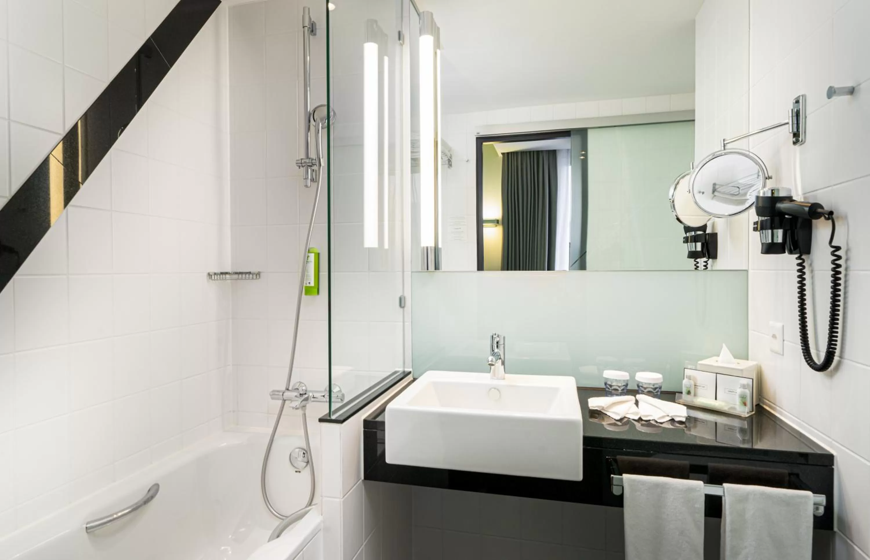 Premium Corner King Room in Holiday Inn Zürich Messe by IHG