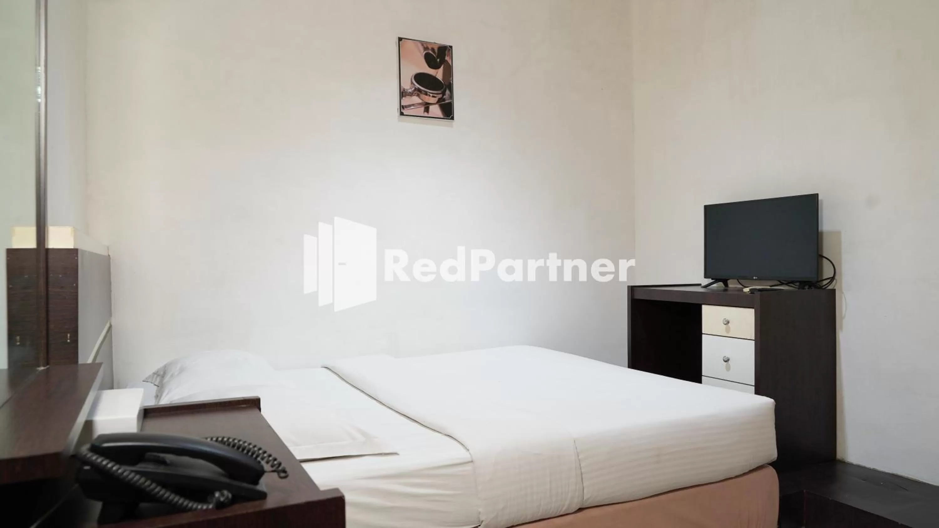 Standard Double Room in Wisma Sederhana Medan Mitra RedDoorz